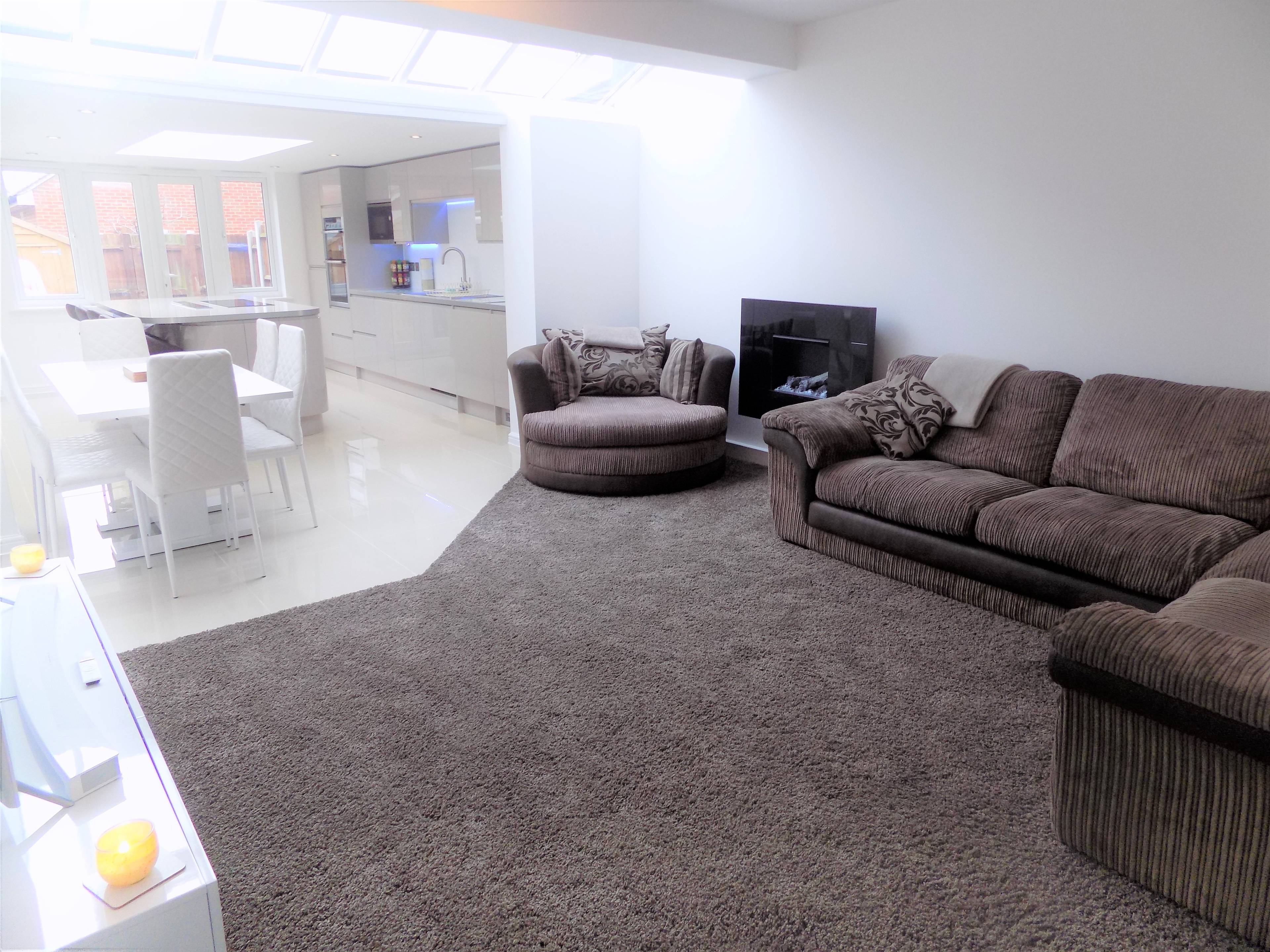 Lounge/Dining Room