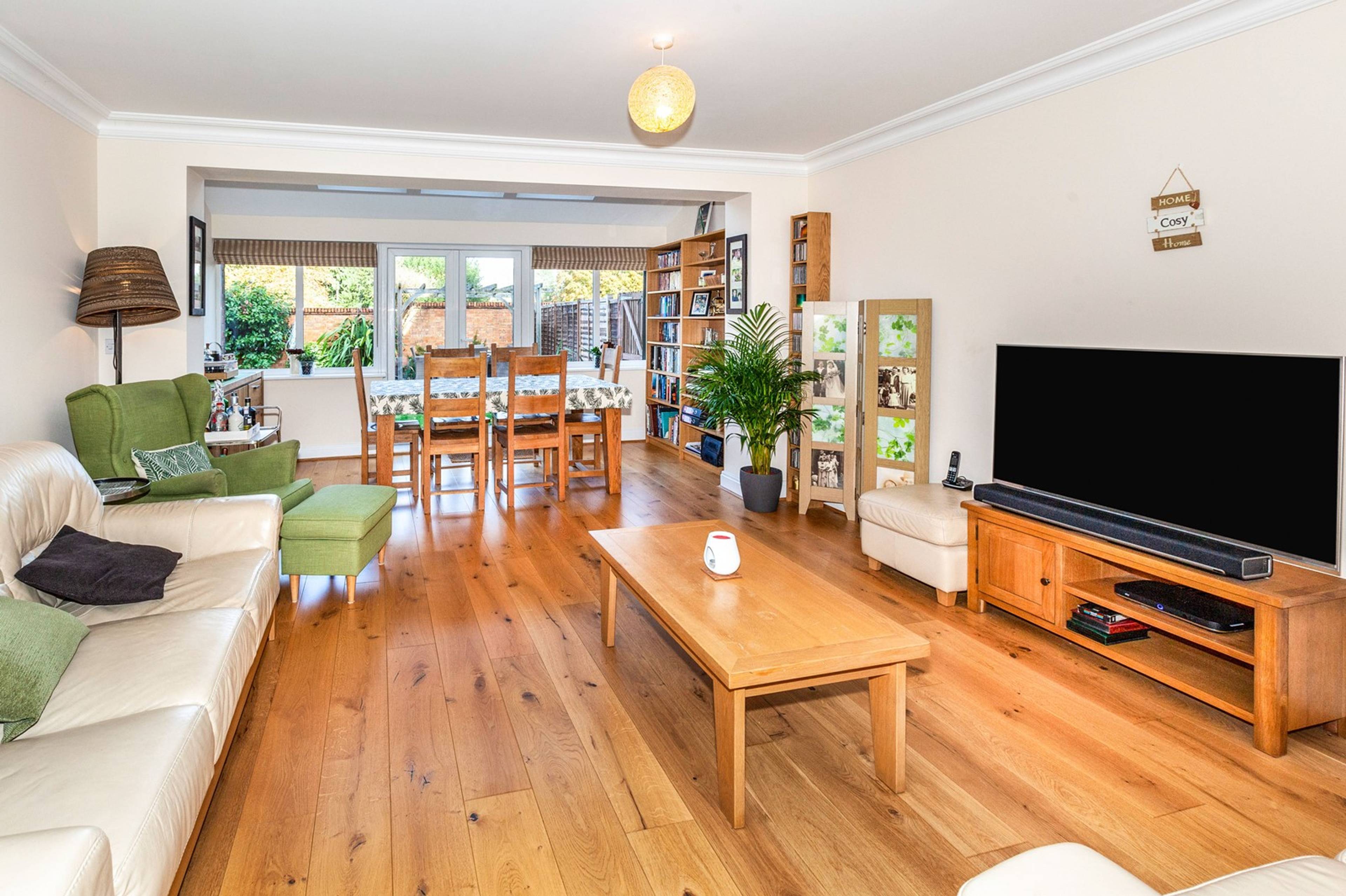 Lounge/Dining Room