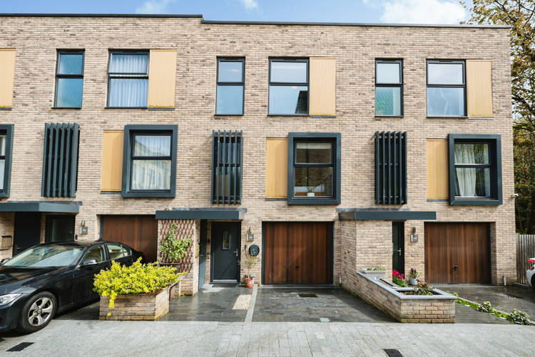 4 bedroom terraced house