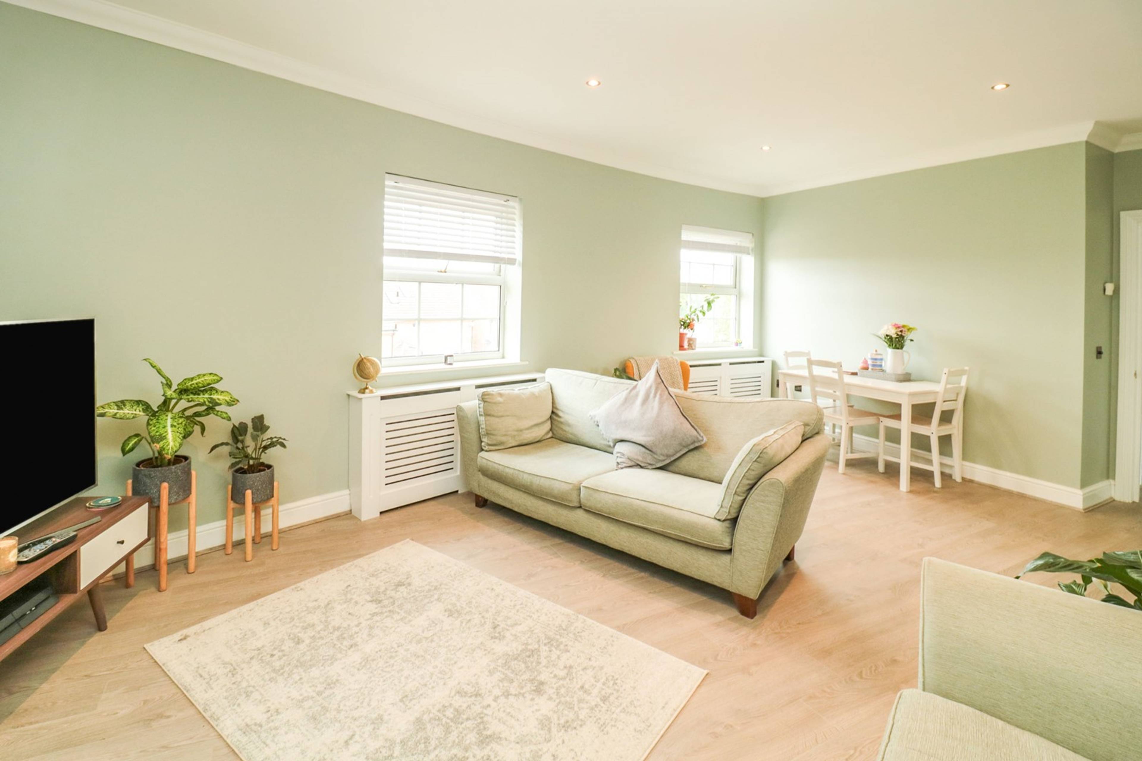 Lounge/Dining Room