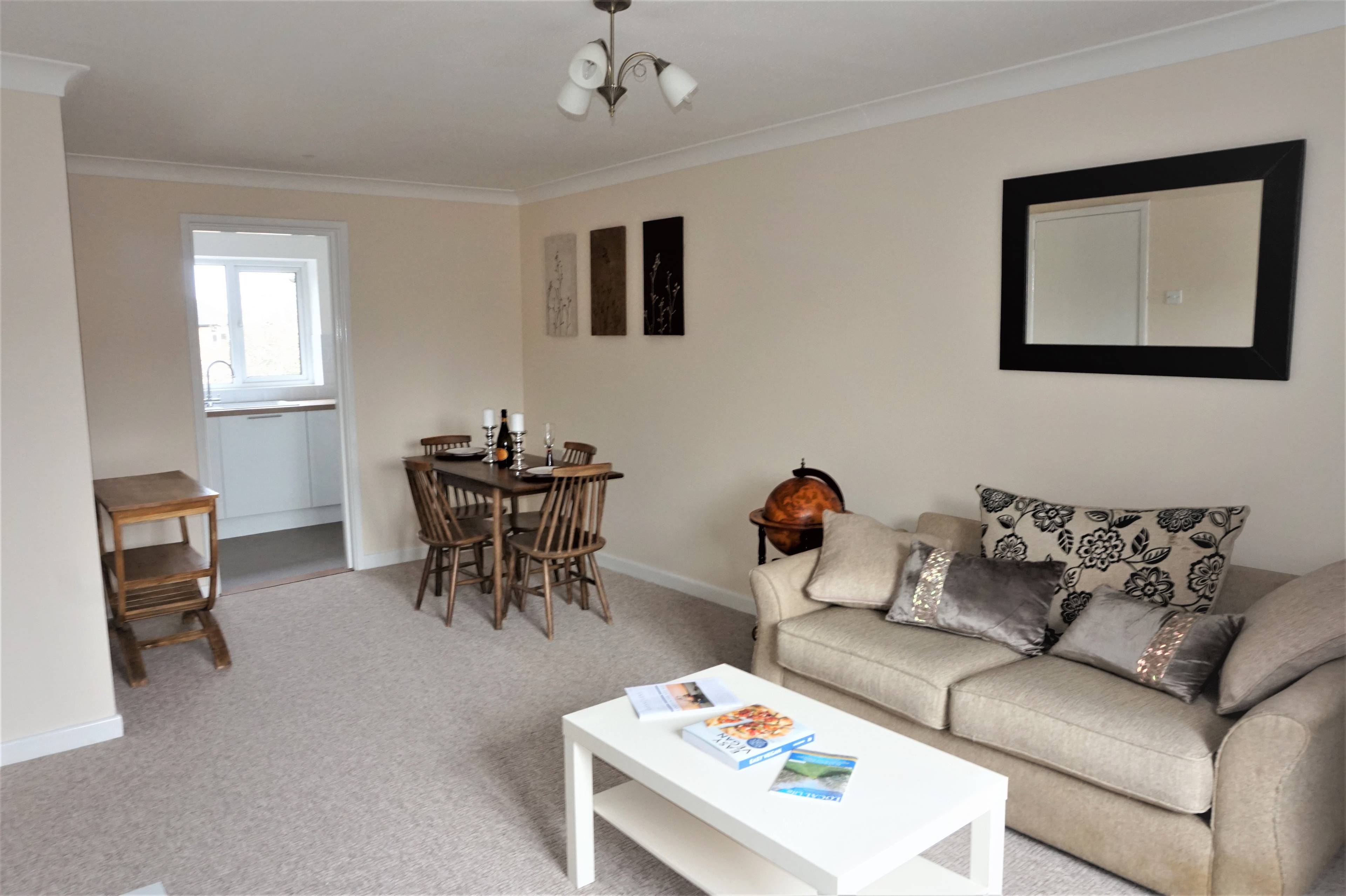 Lounge/Dining Room