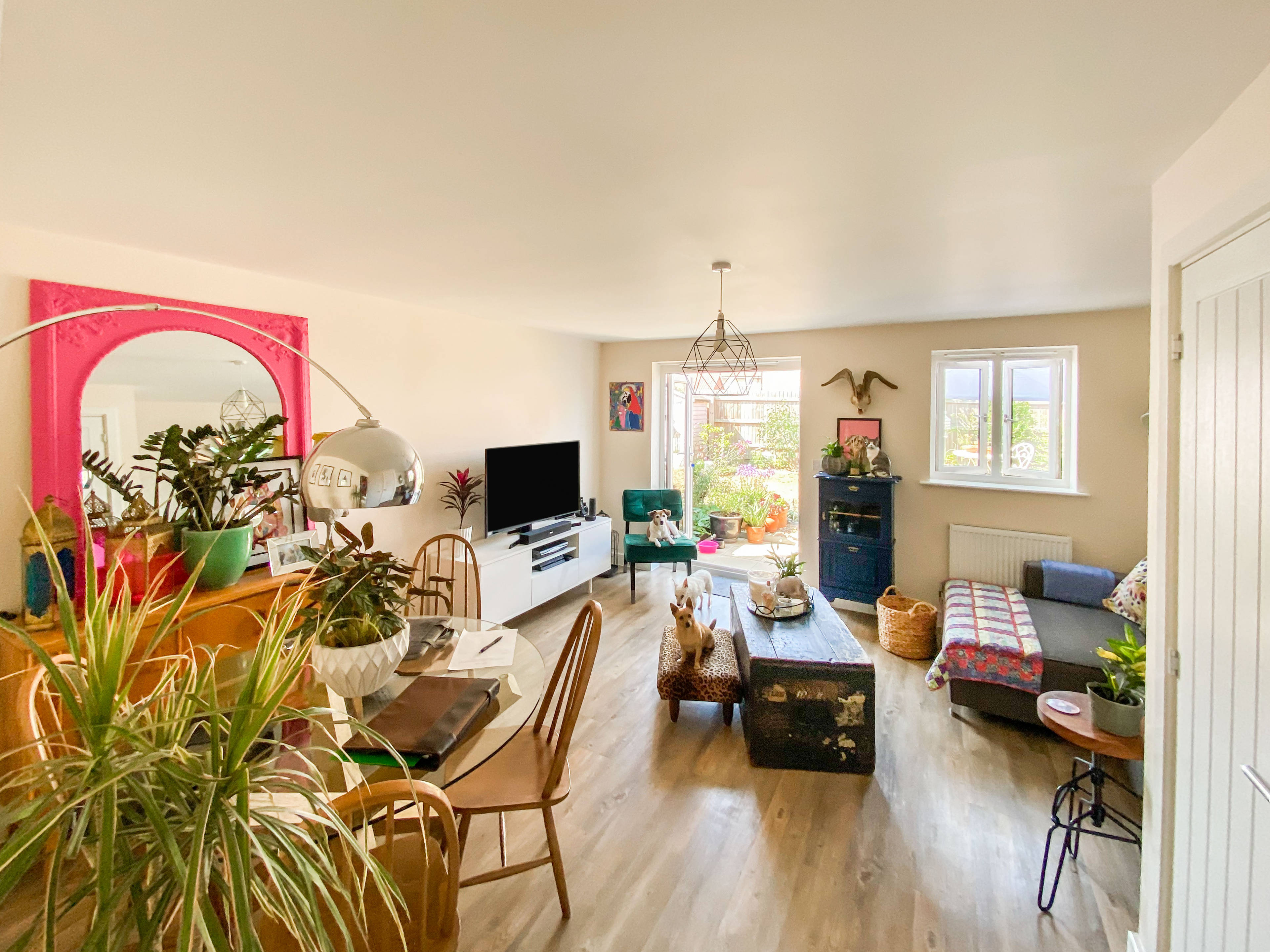 Lounge/Dining Room