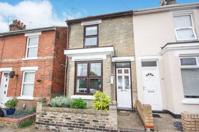 3 bedroom end of terrace house for sale in Campion Road, Colchester ...