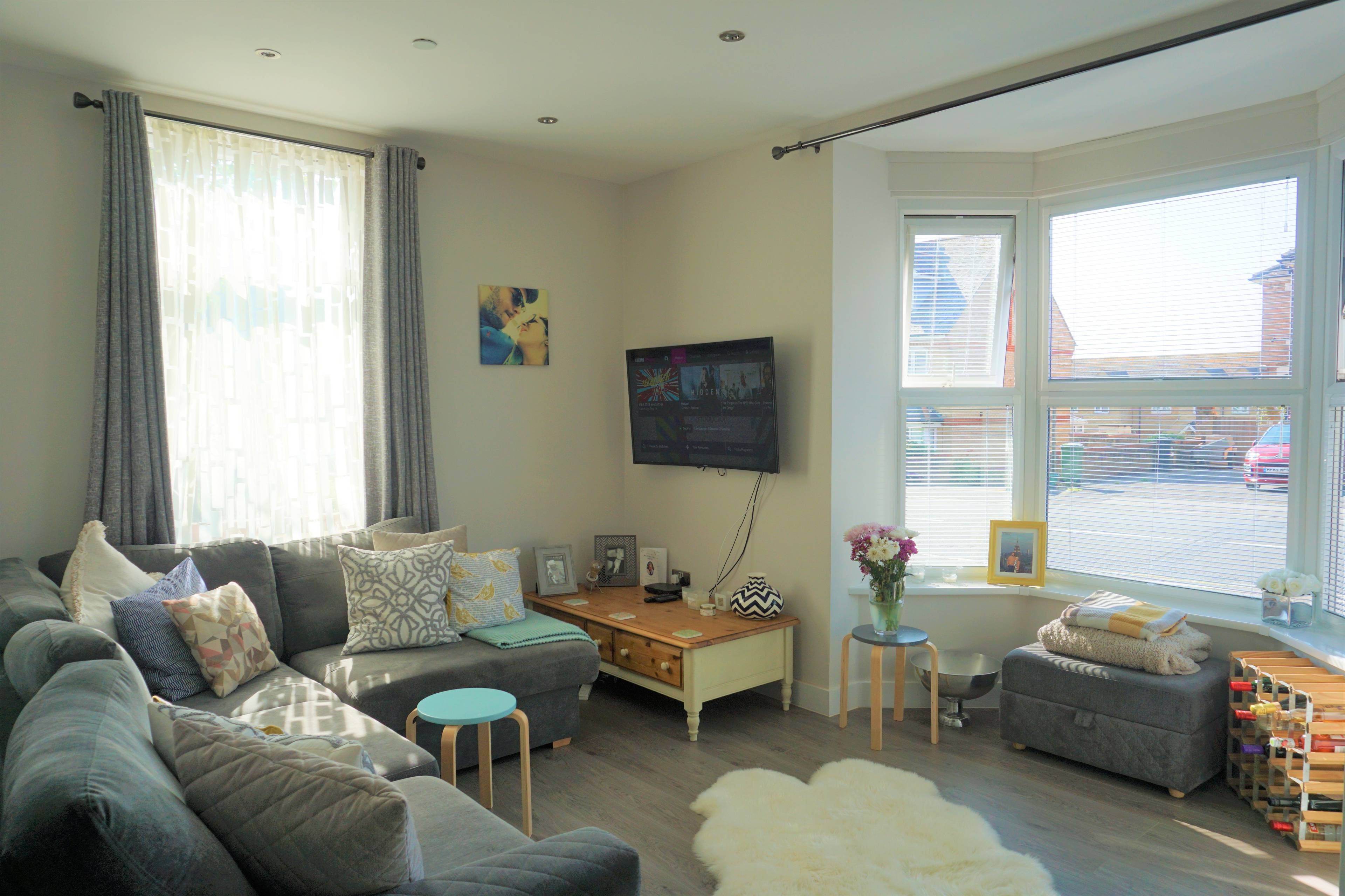 Lounge / Kitchen
