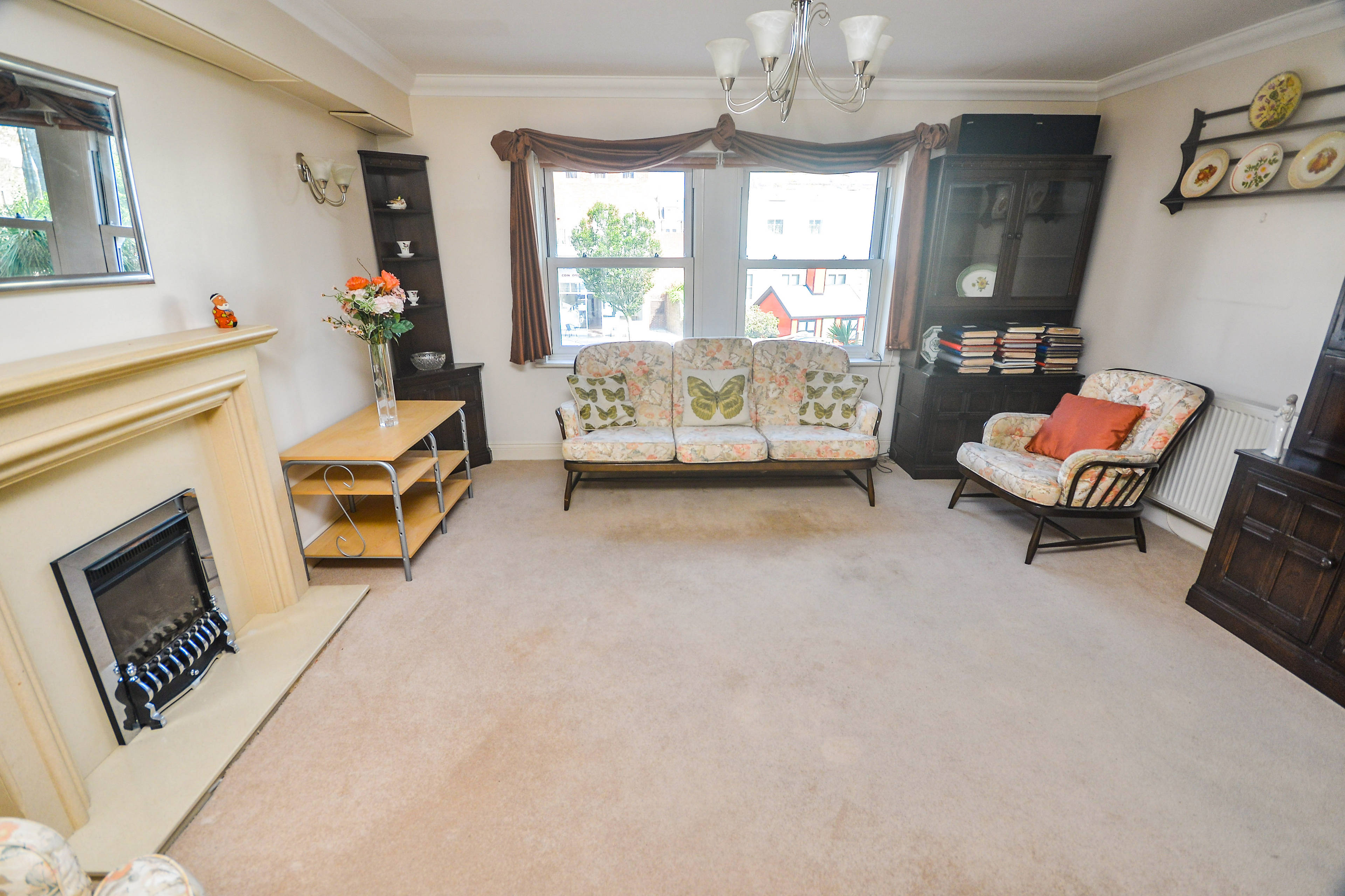 Lounge/Dining Room