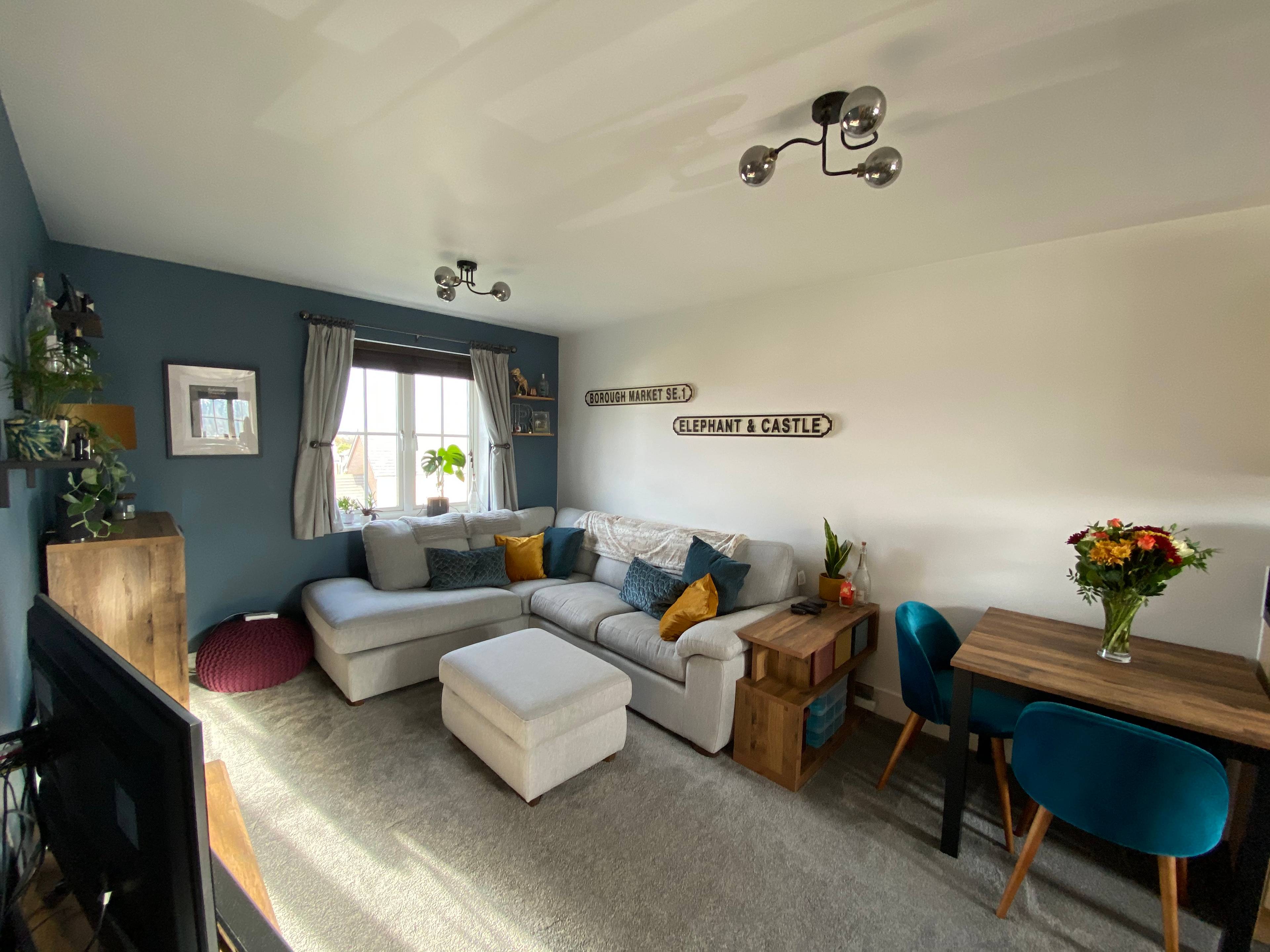 Lounge/Dining Room