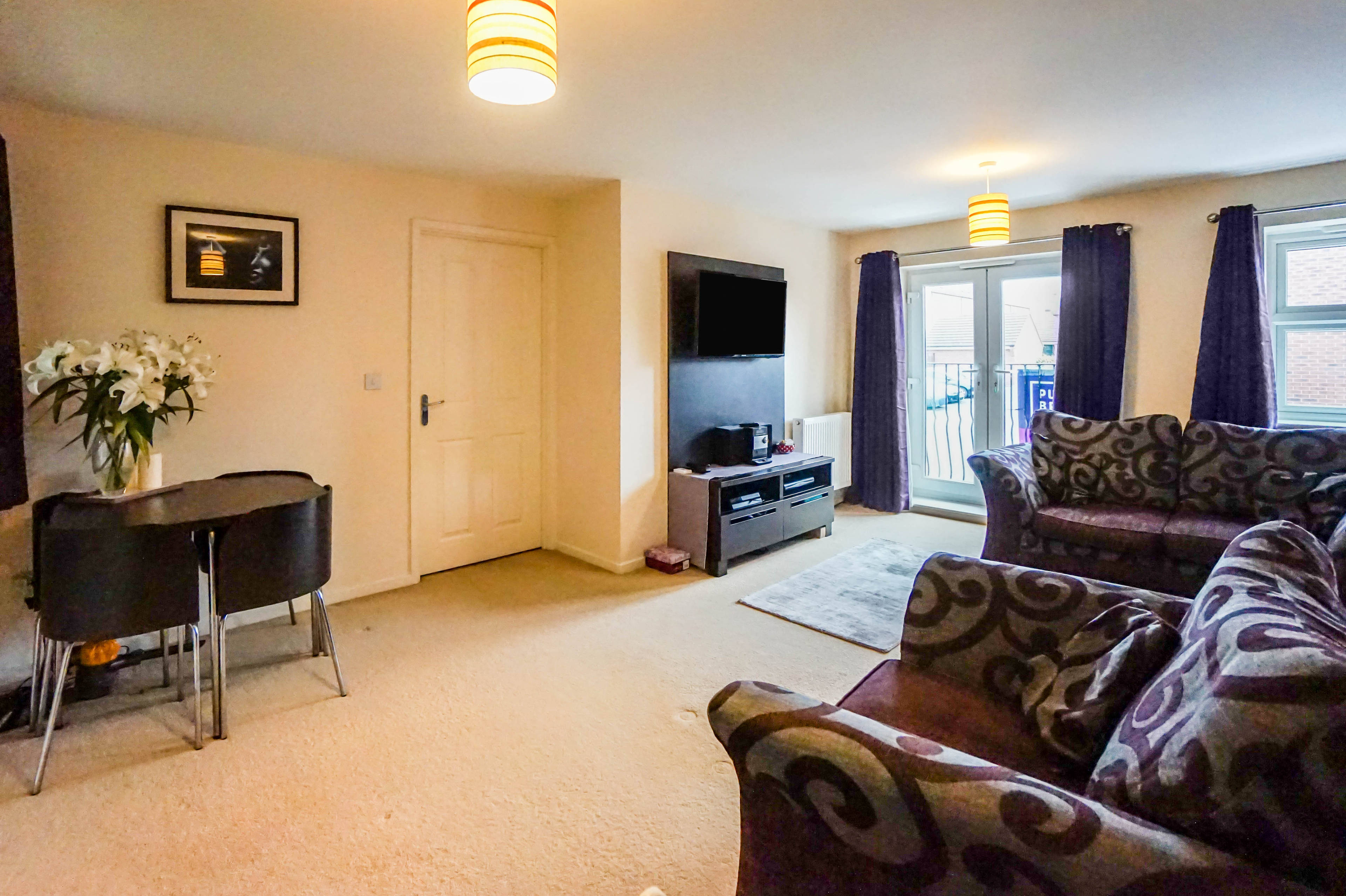 Lounge/Dining Room