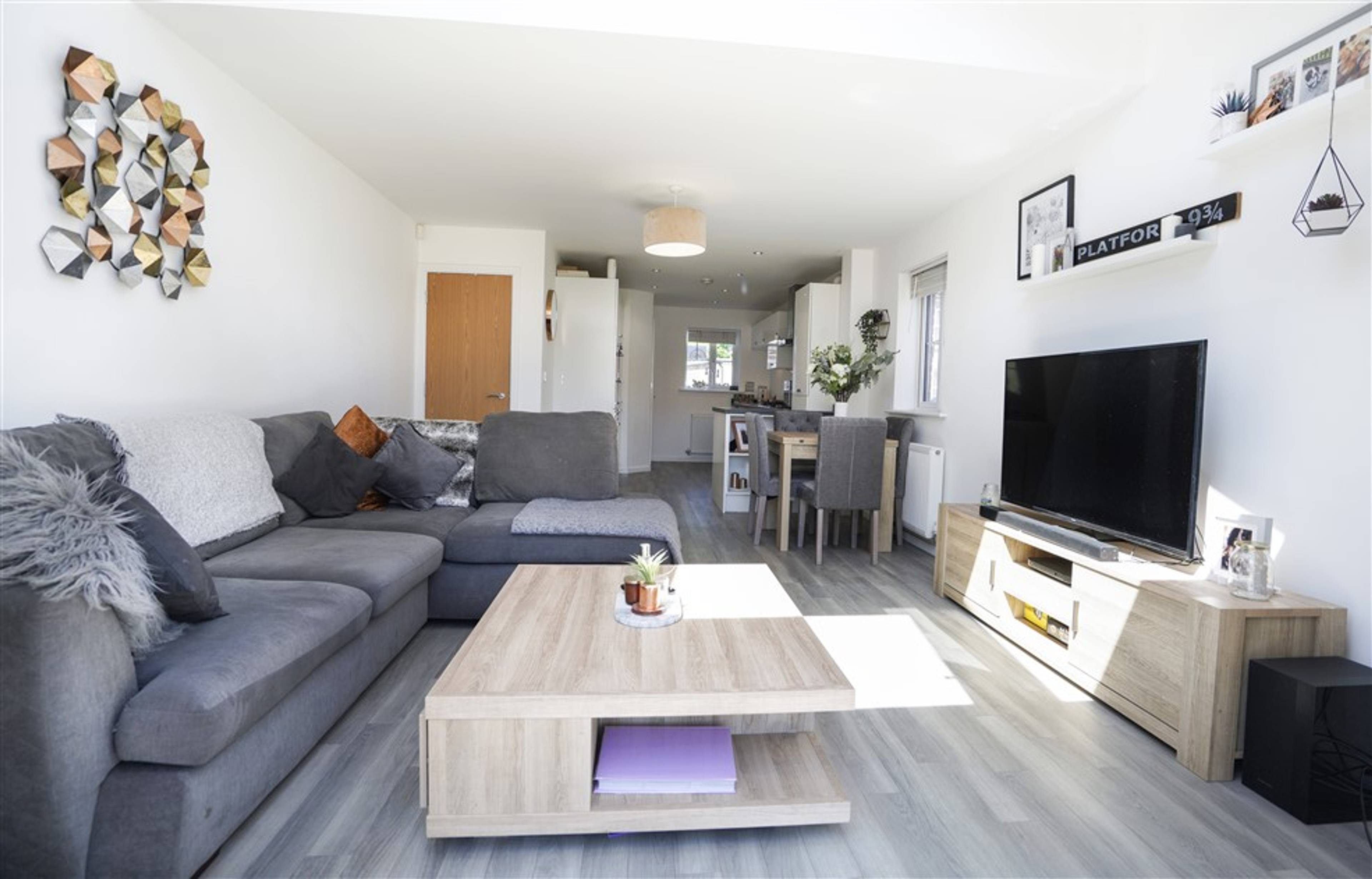 Lounge / Kitchen