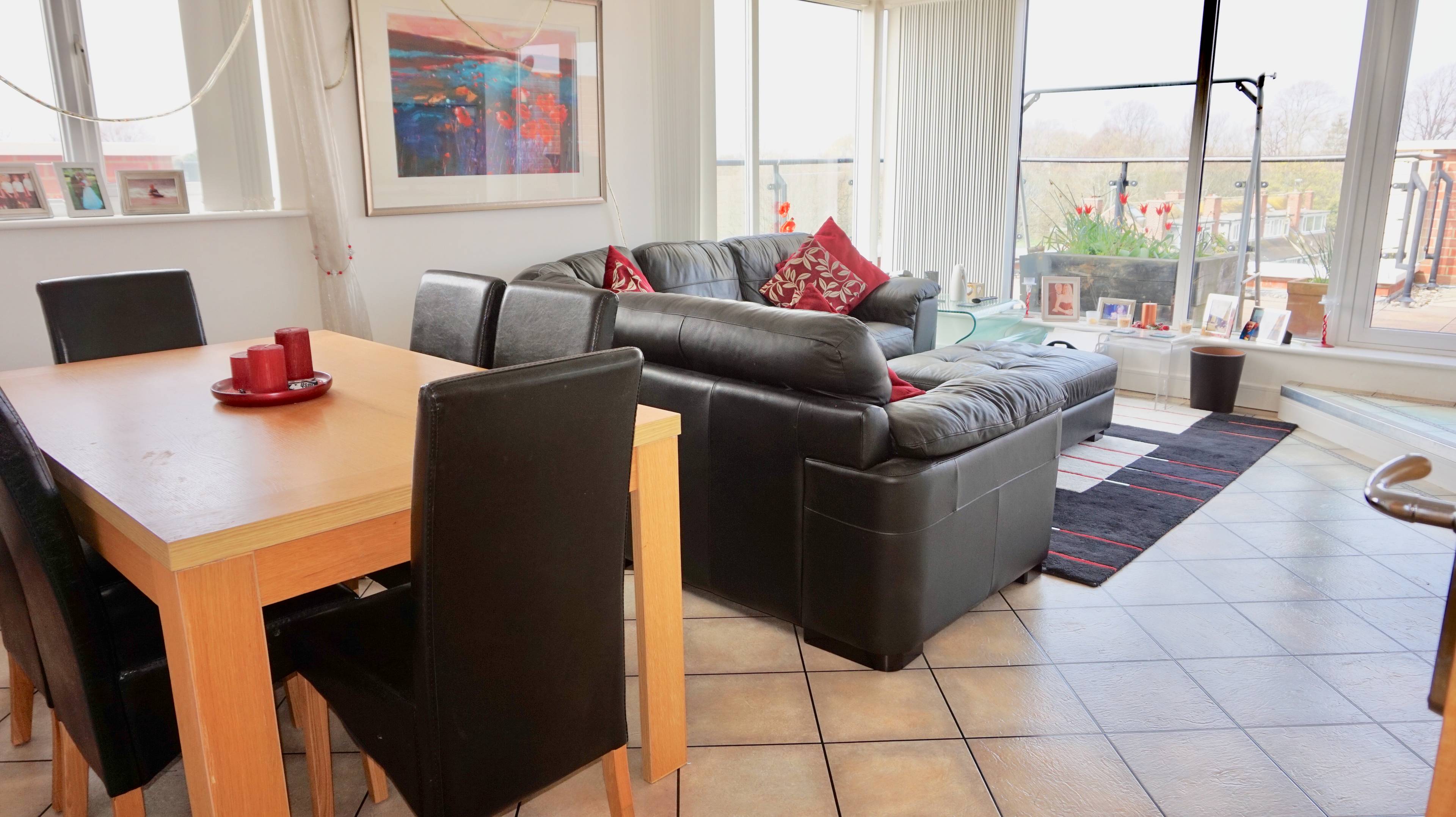 Lounge/Dining Room