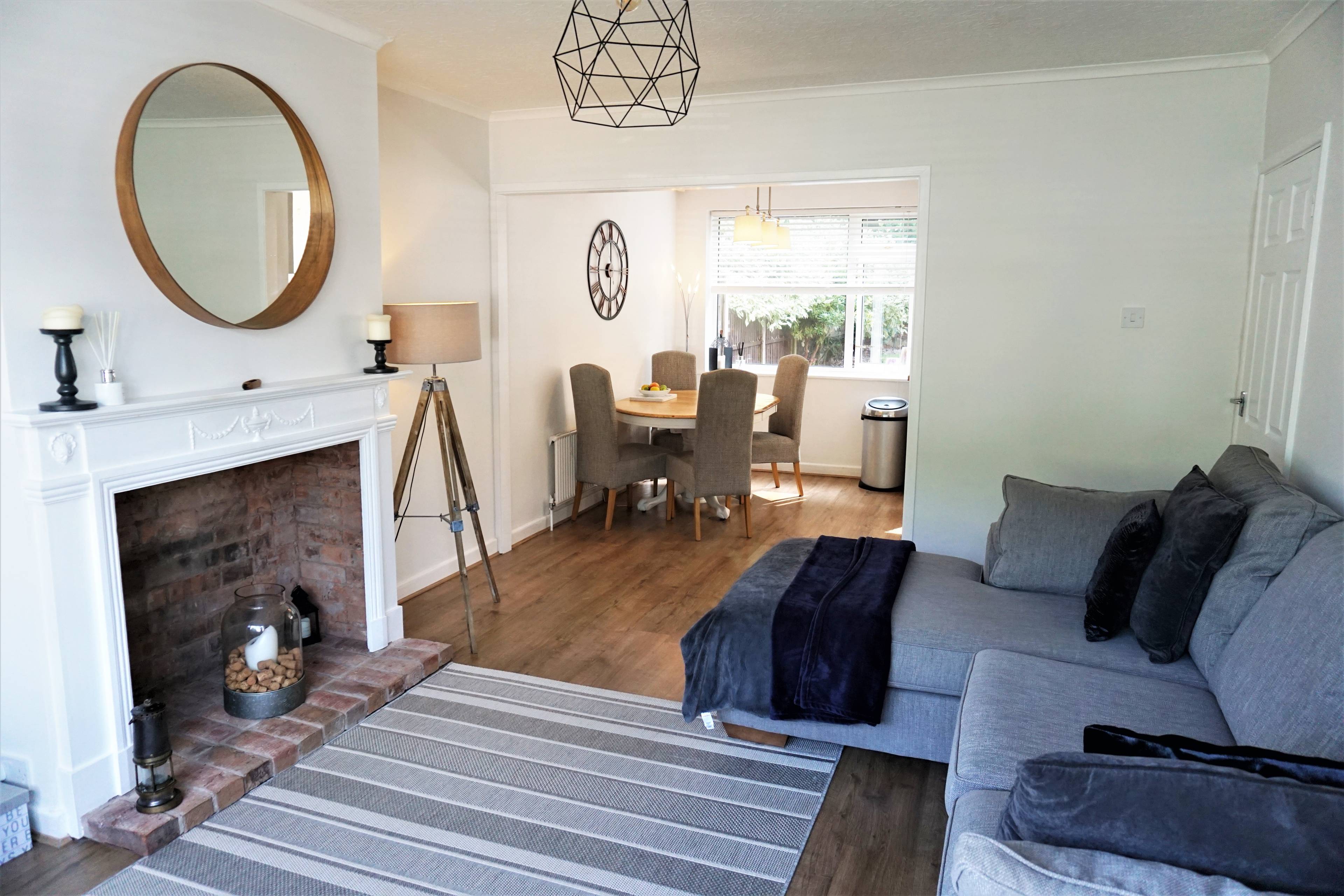 Lounge/Dining Room
