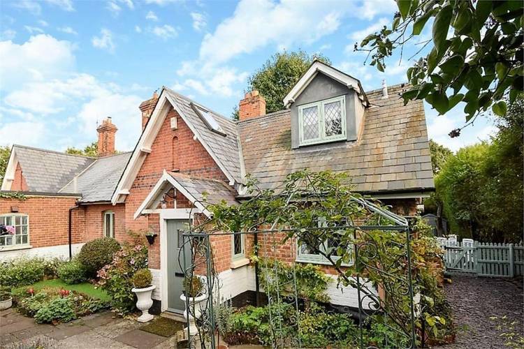 4 bedroom semi-detached house