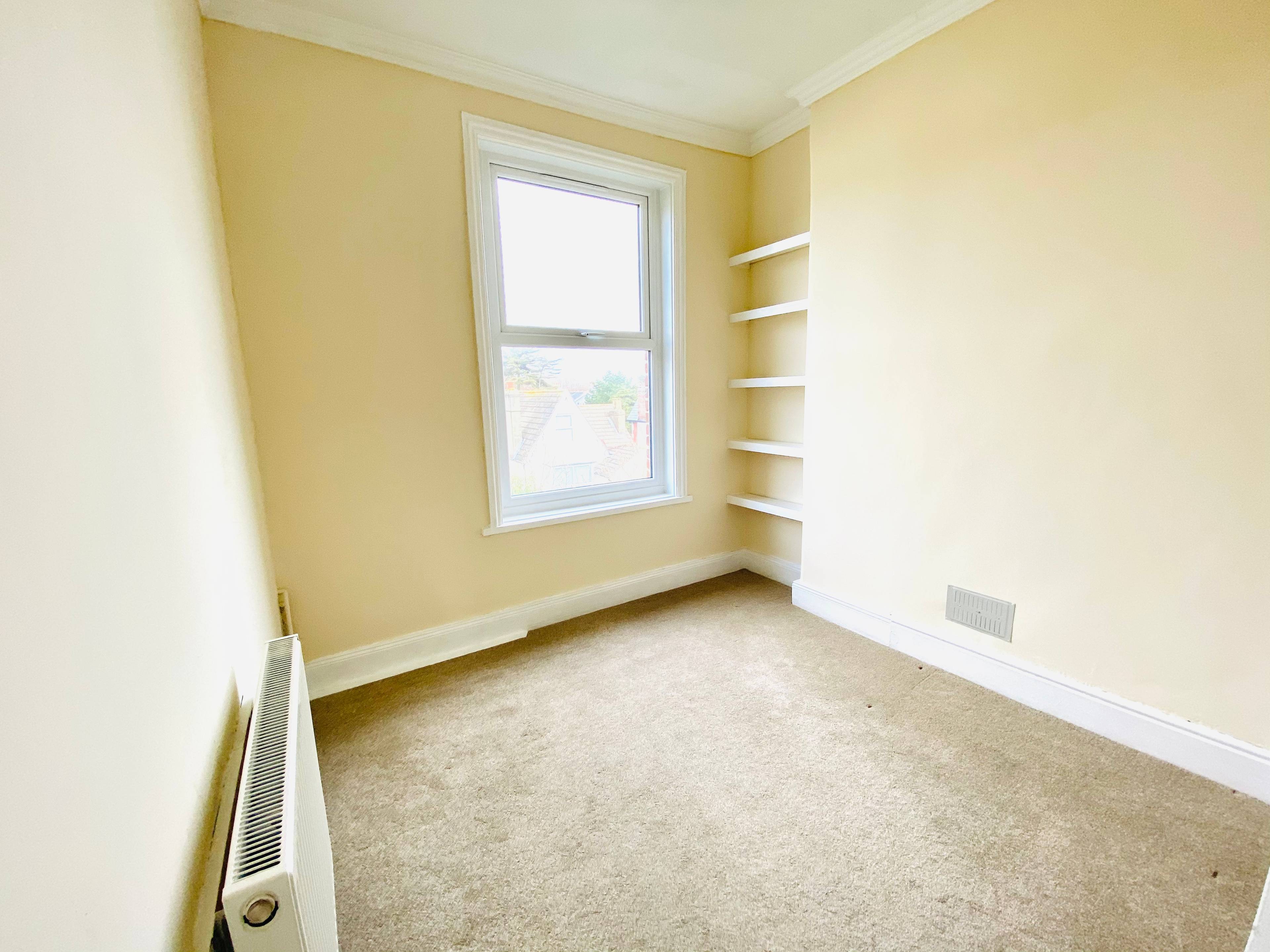 Bed 3 / Dining Room