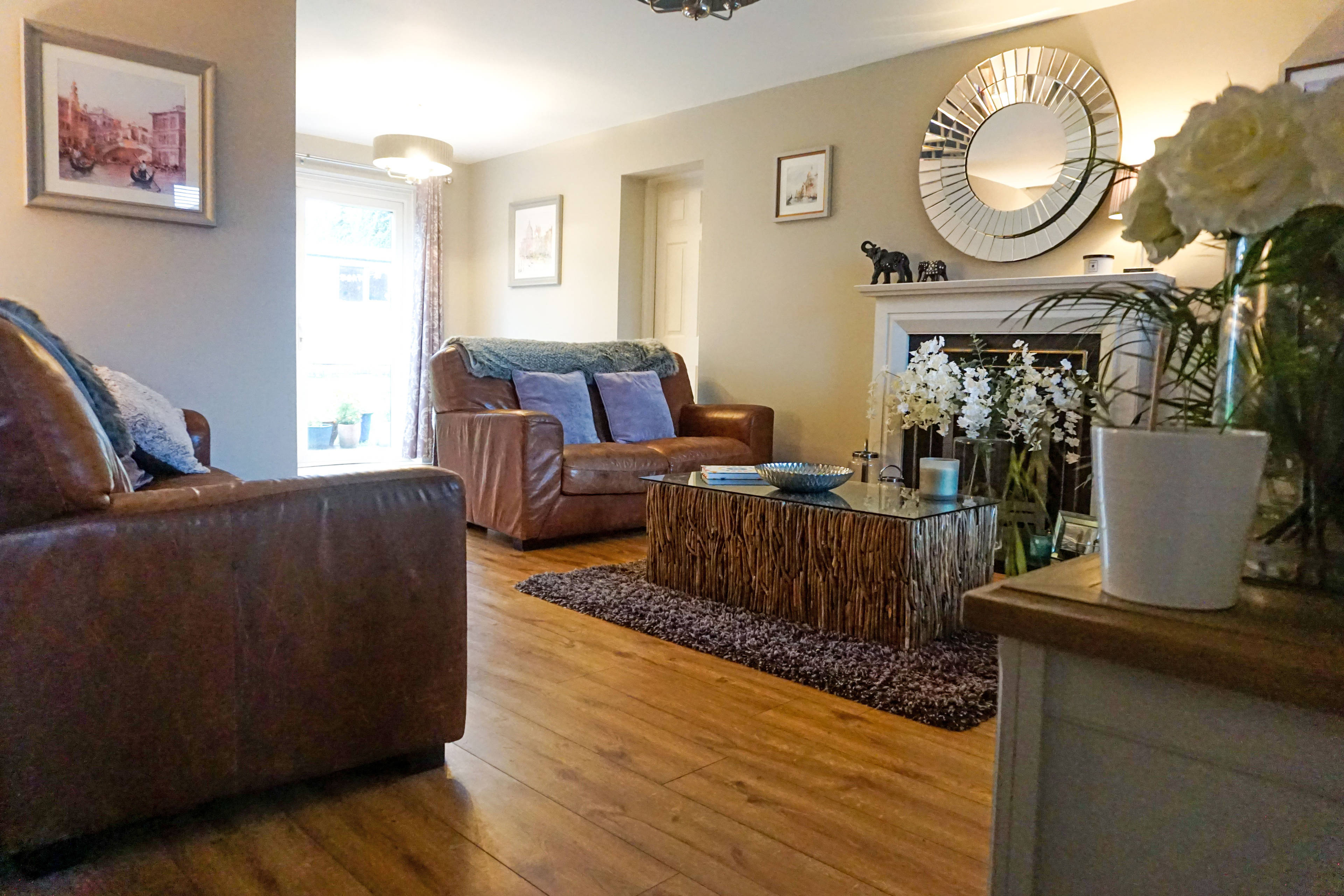 Lounge/Dining Room