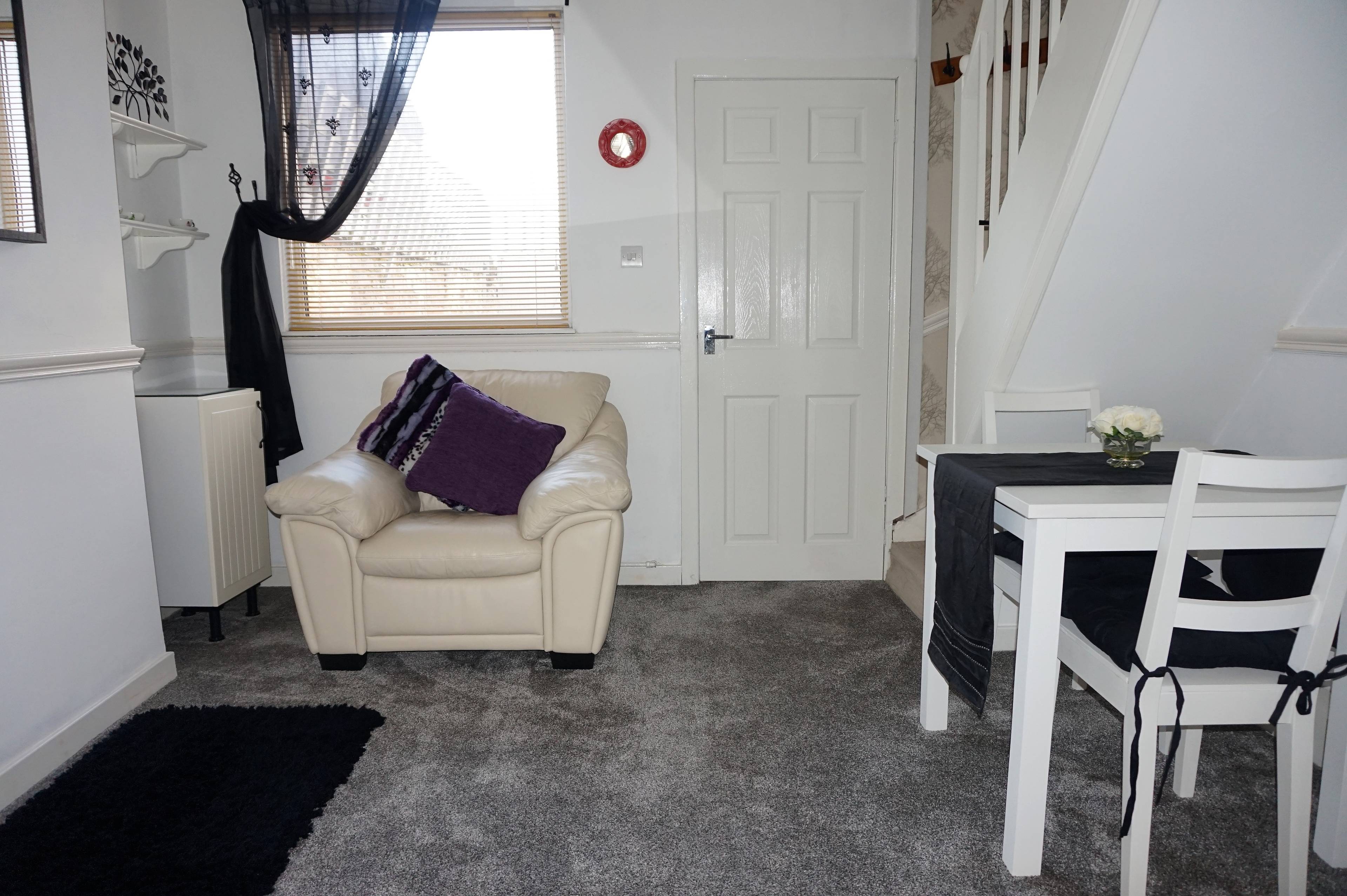 Lounge/Dining Room