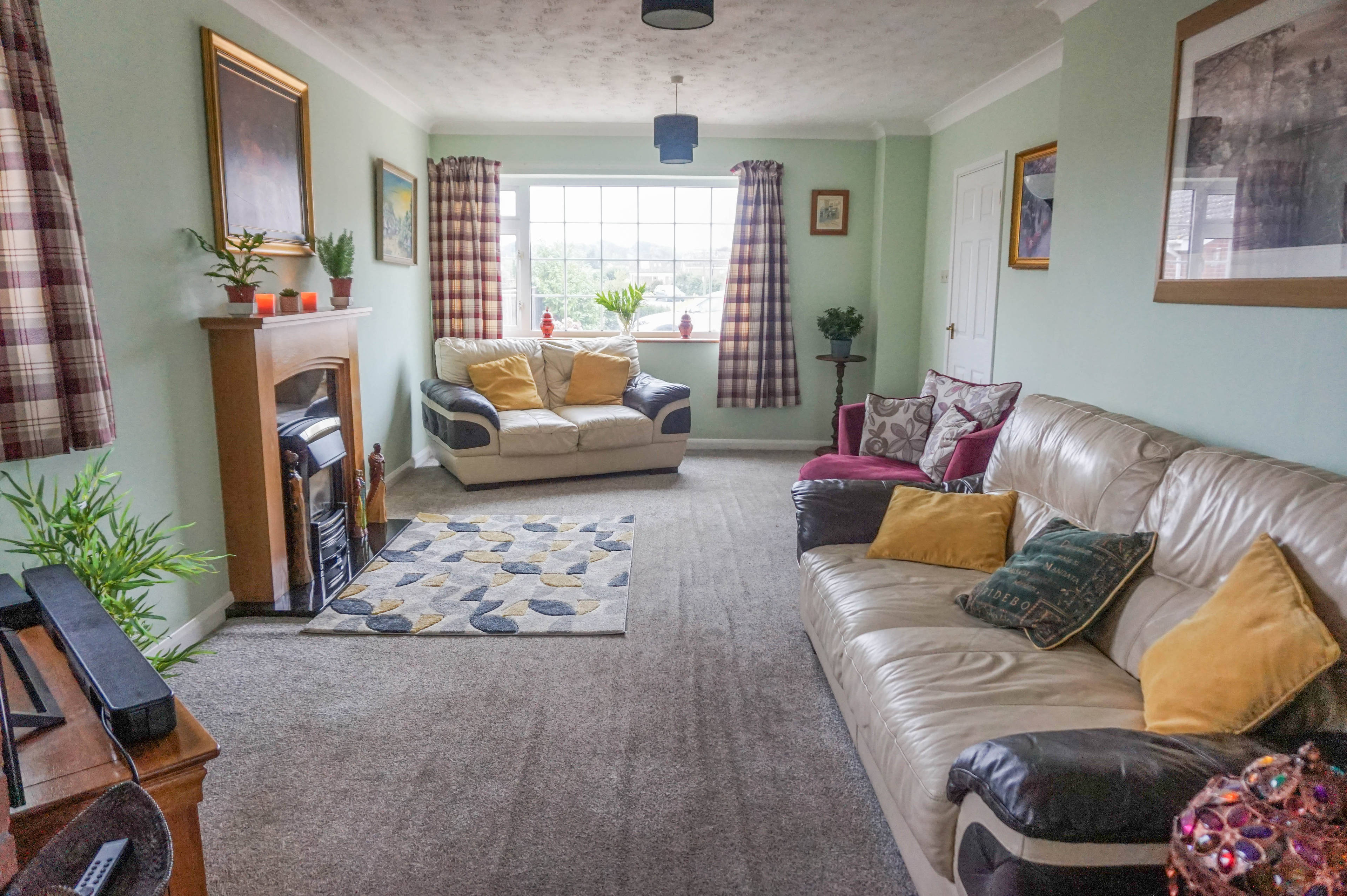 Lounge/Dining Room