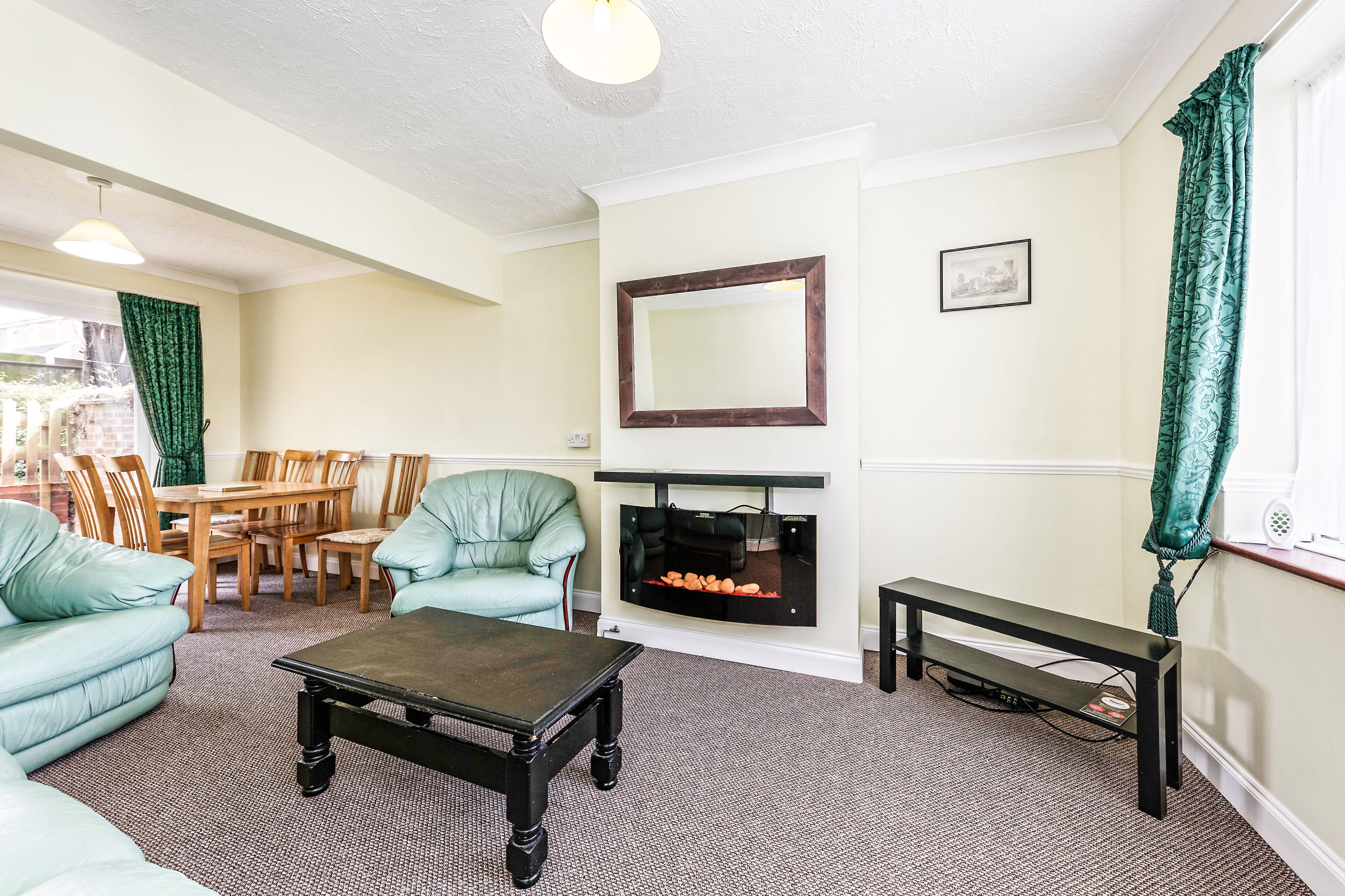 Lounge/Dining Room