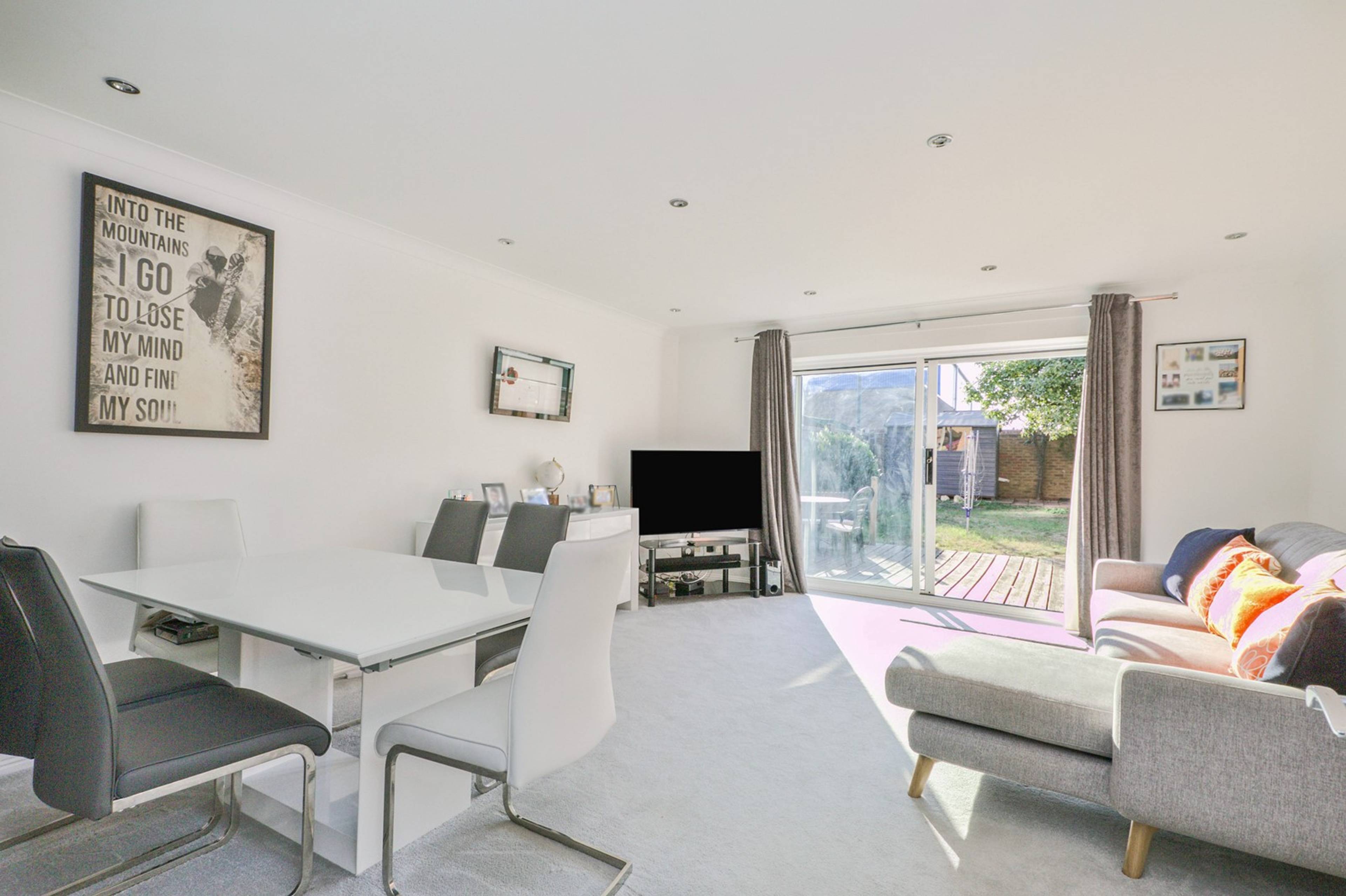 Lounge/Dining Room