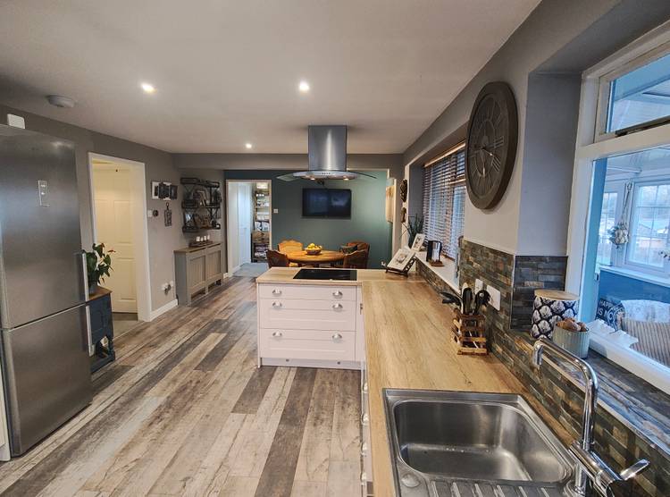 3 bedroom detached bungalow