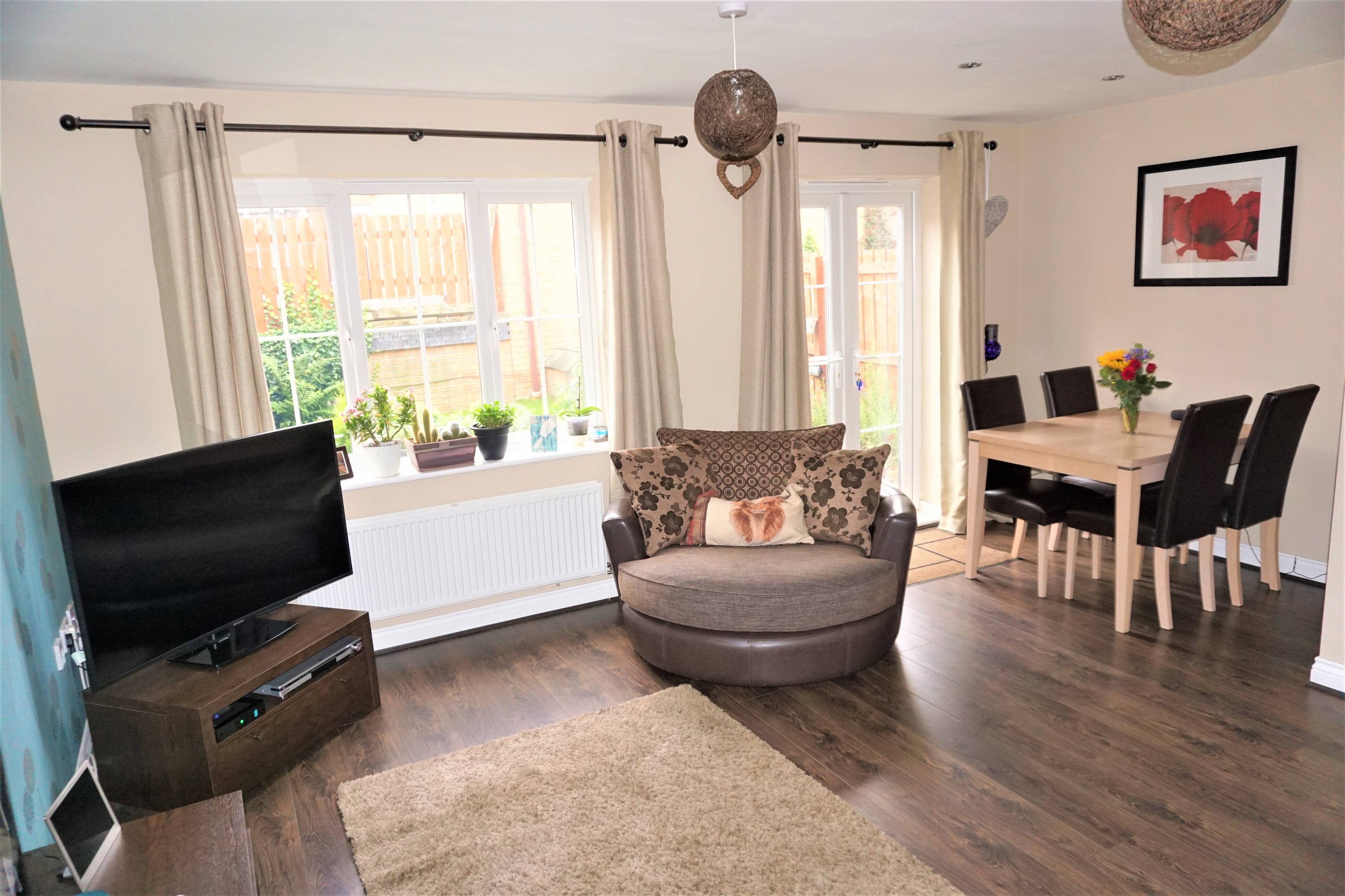 Lounge/Dining Room