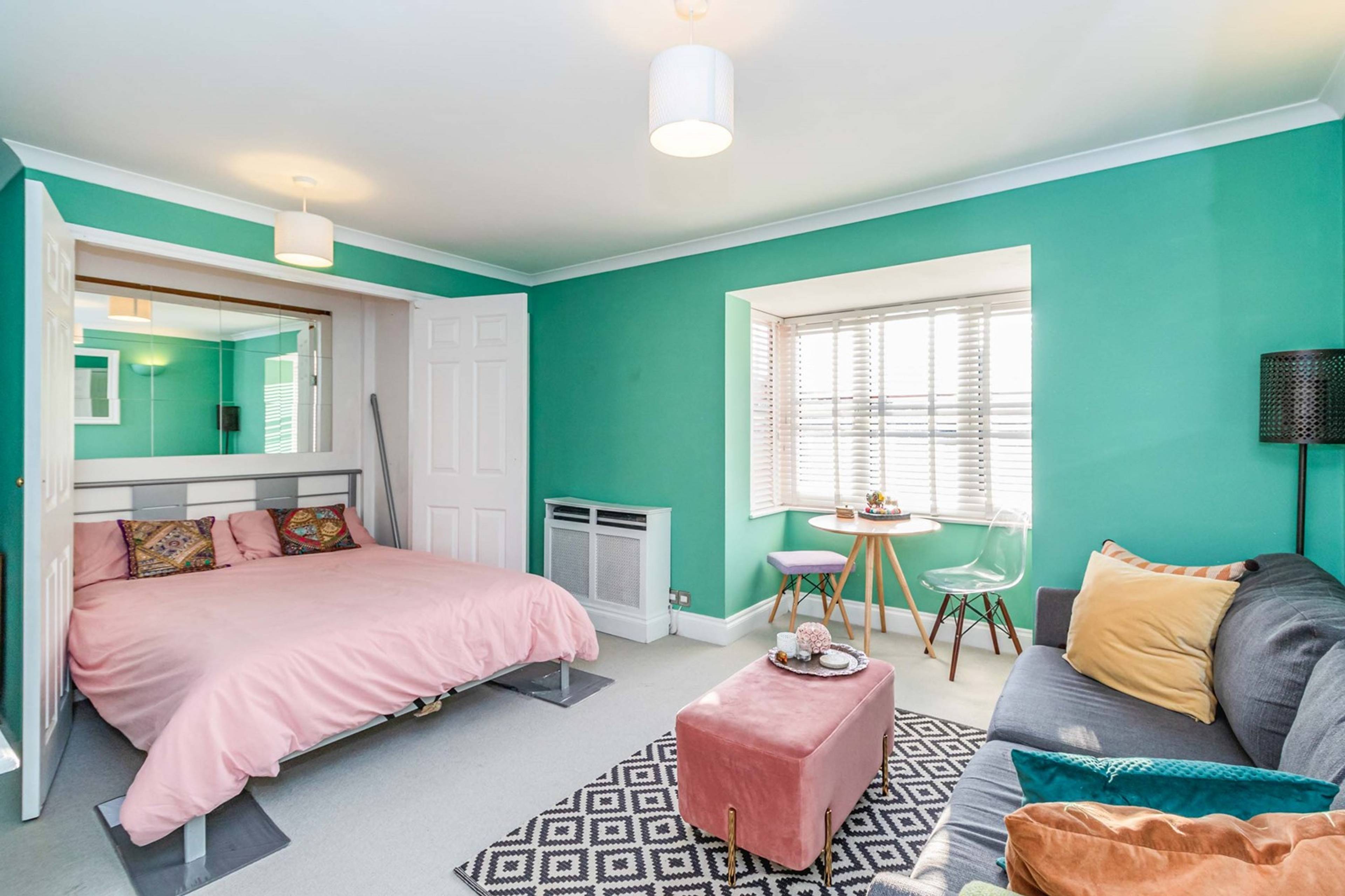 Living Room/Bedroom