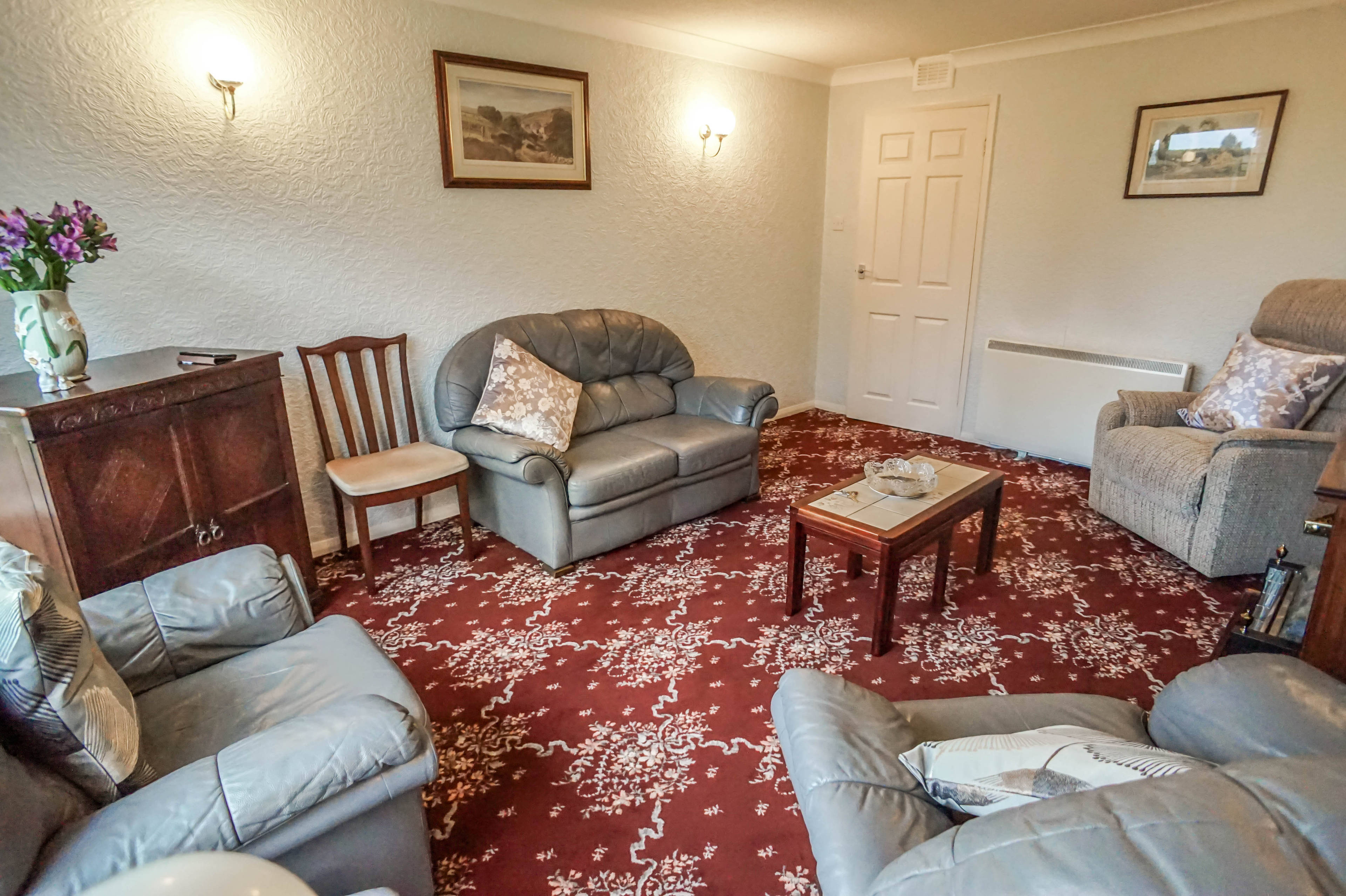 Lounge/Dining Room