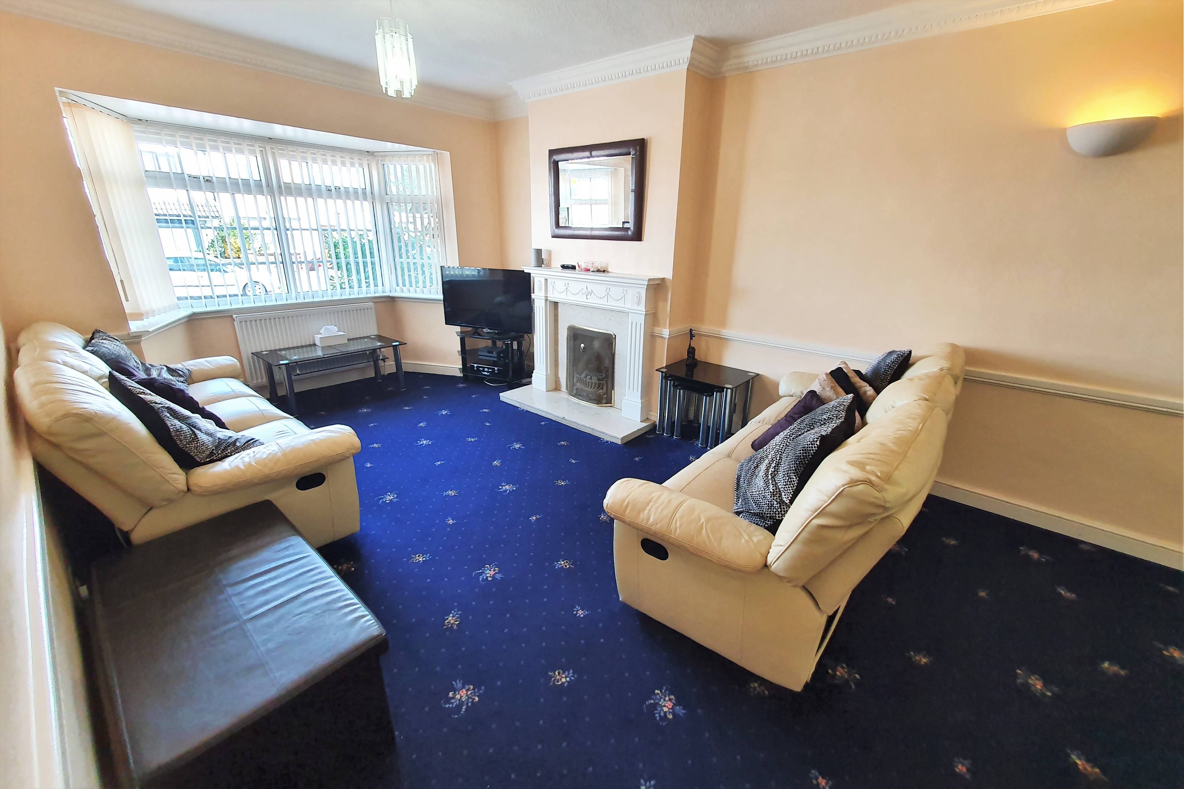 Lounge/Dining Room