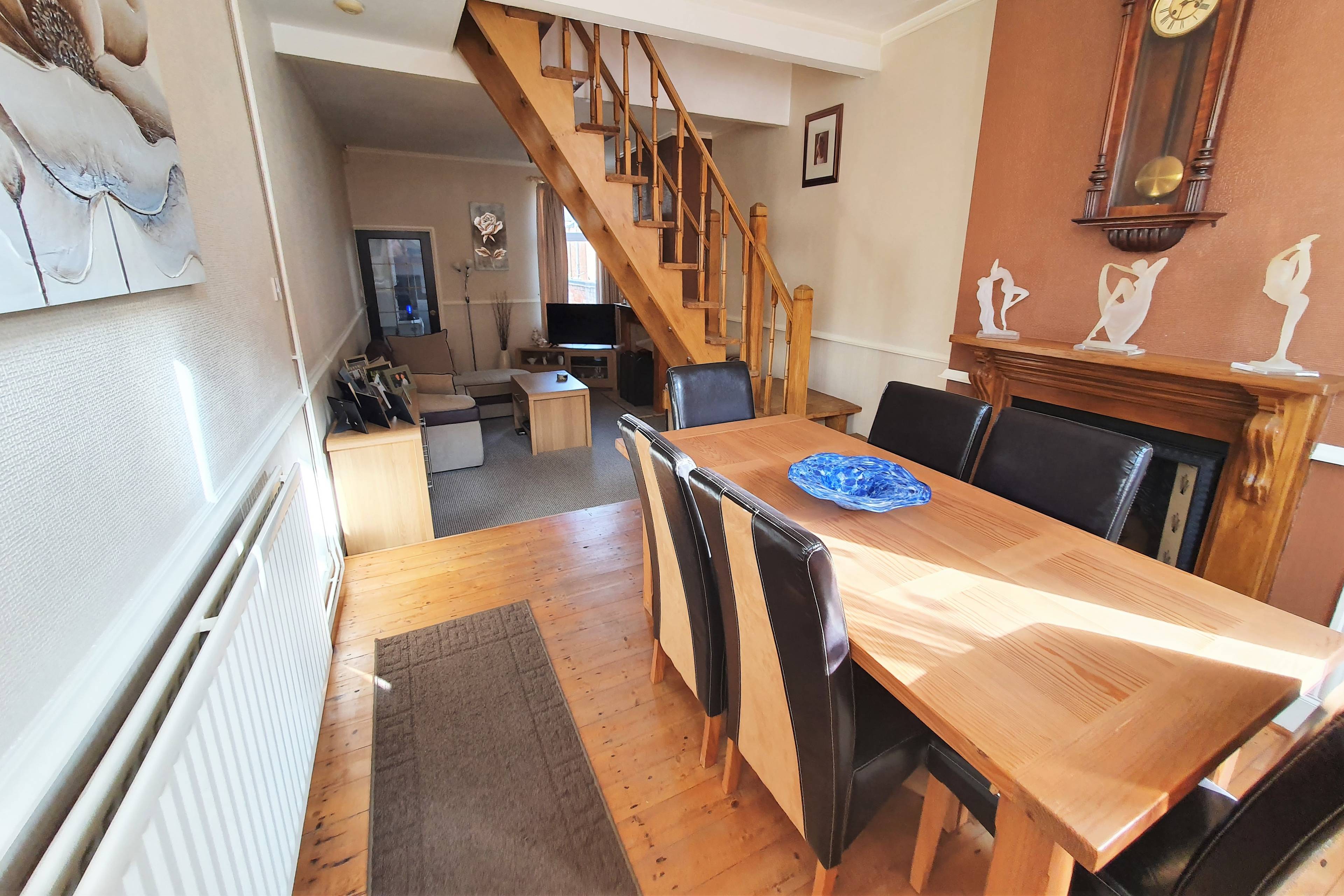 Lounge/Dining Room