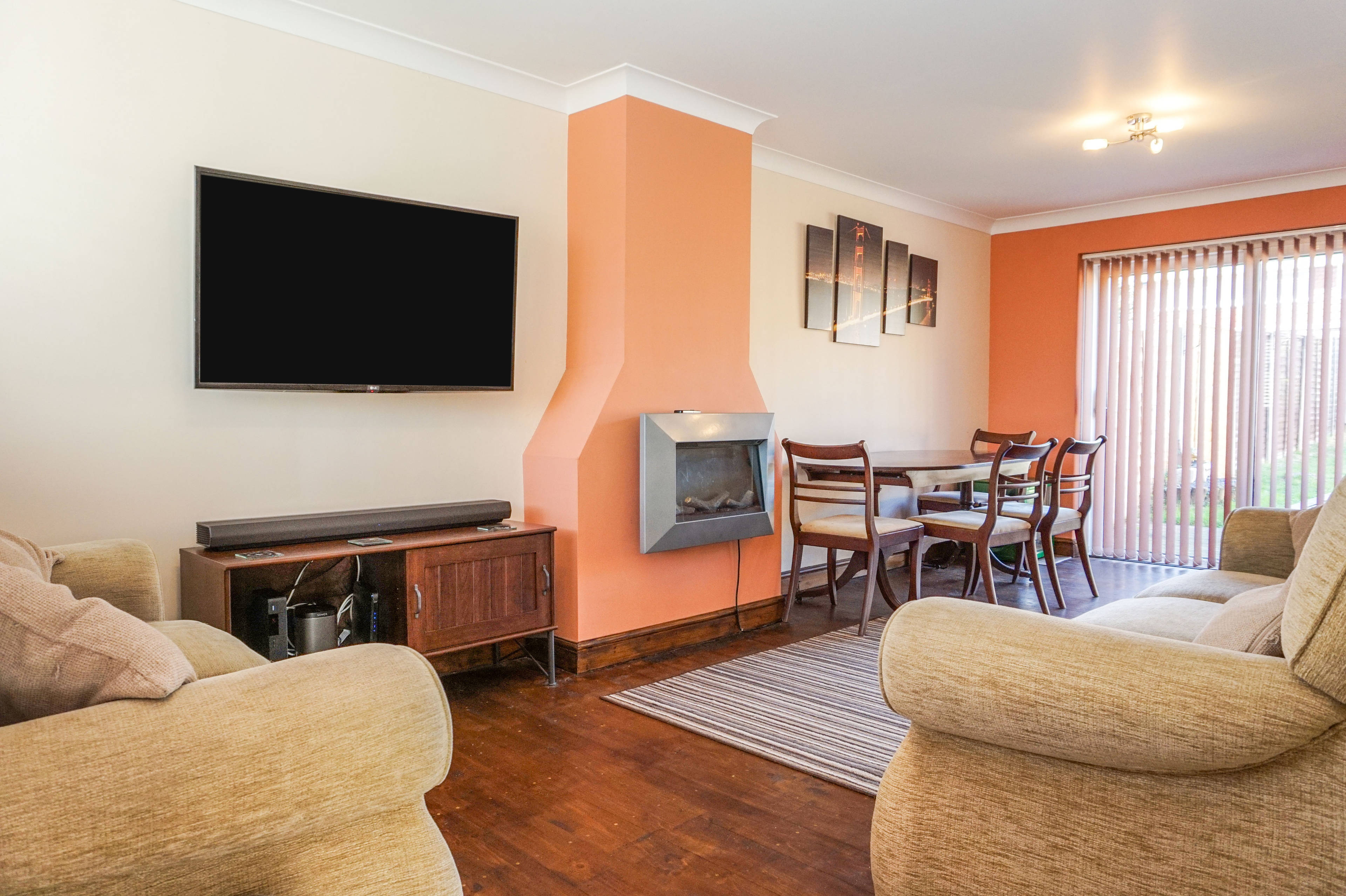 Lounge/Dining Room
