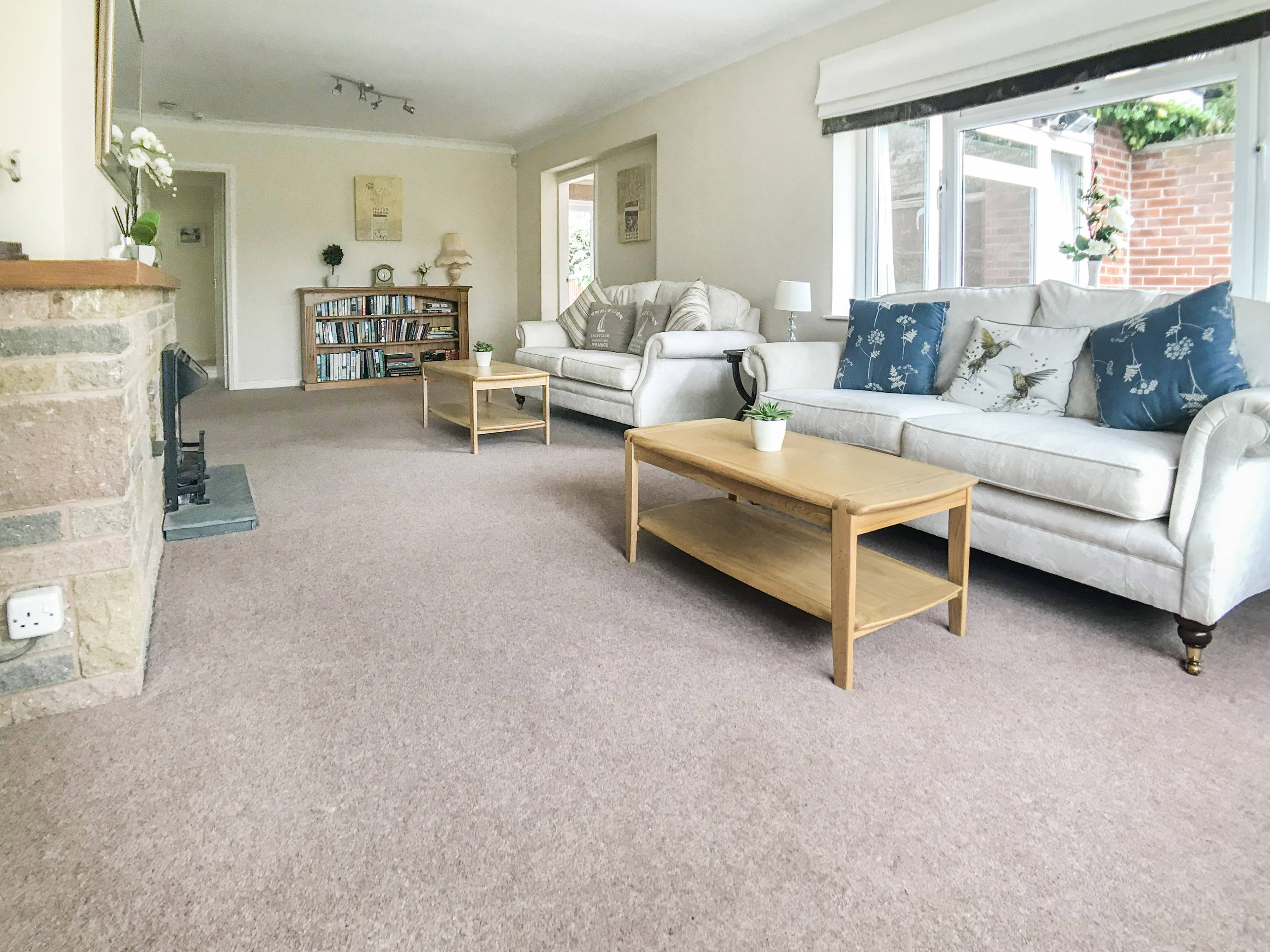 Lounge/Dining Room