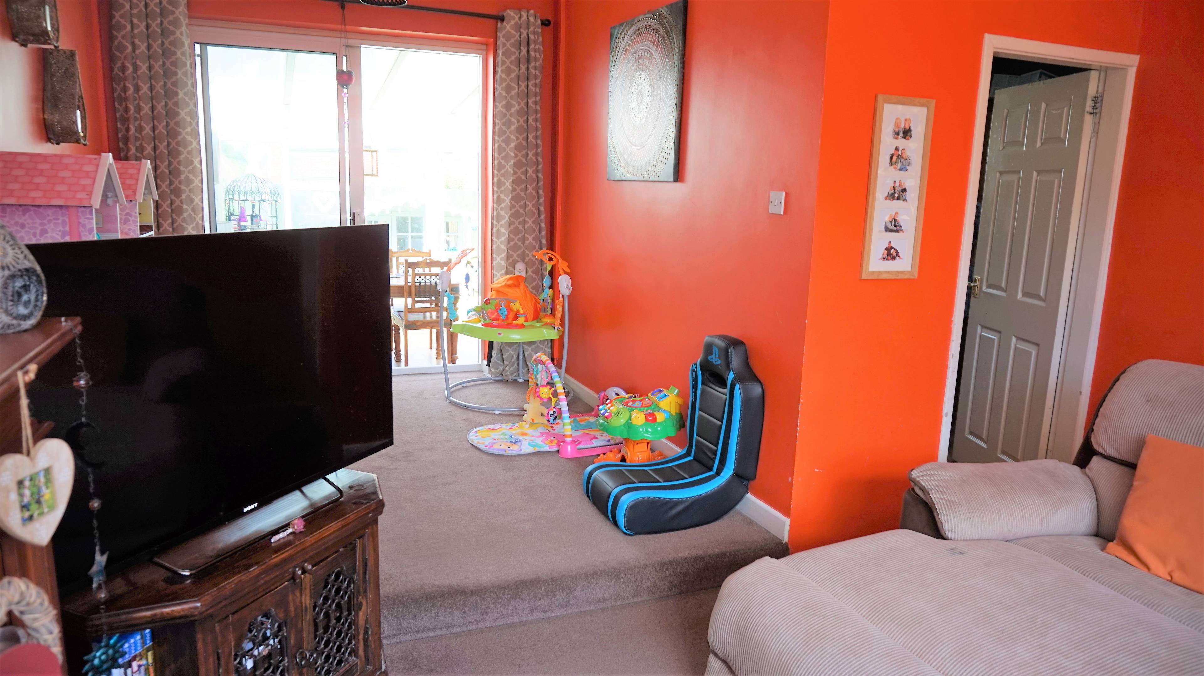 Lounge/Dining Room