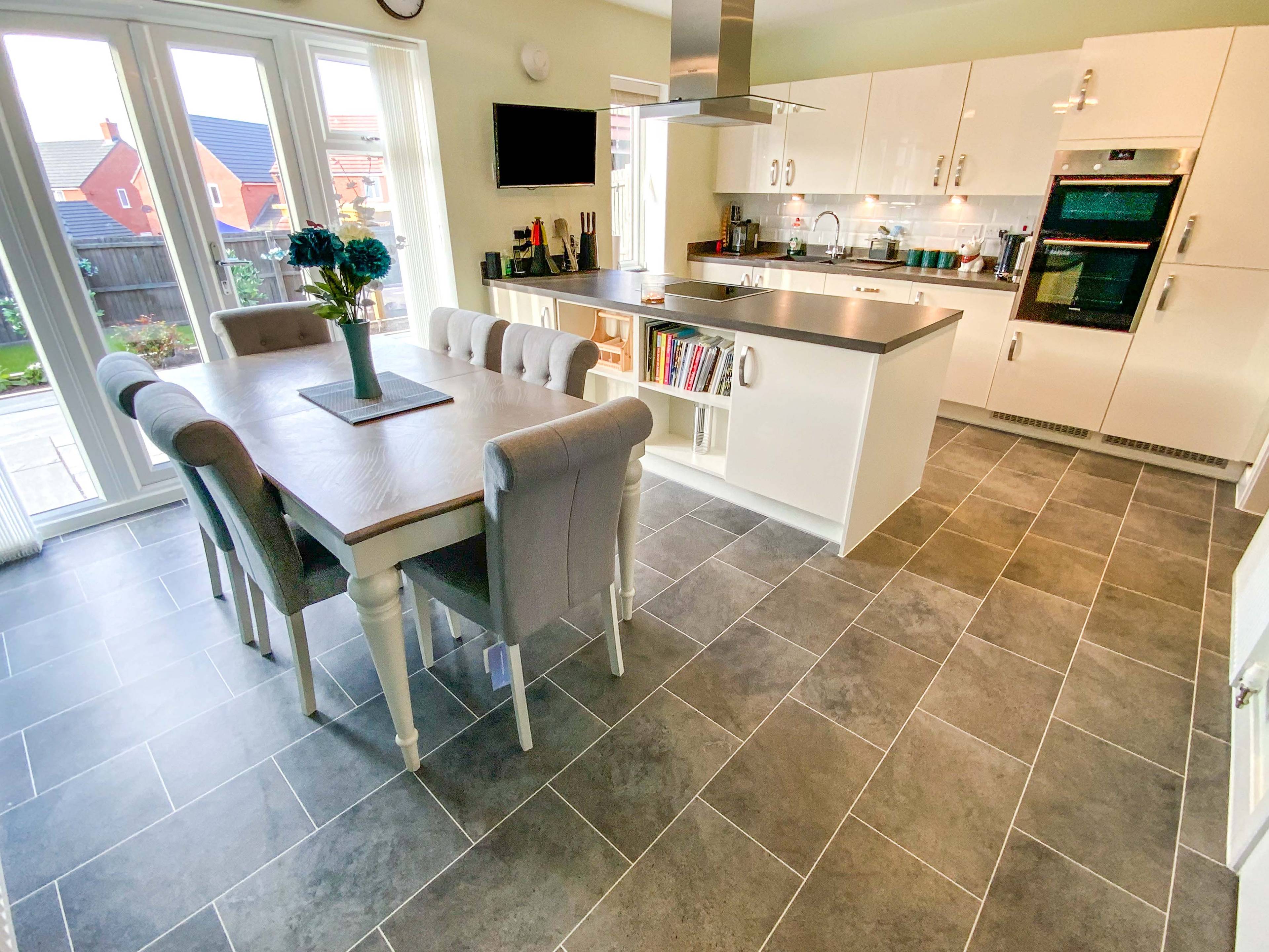 Kitchen/Dining Room