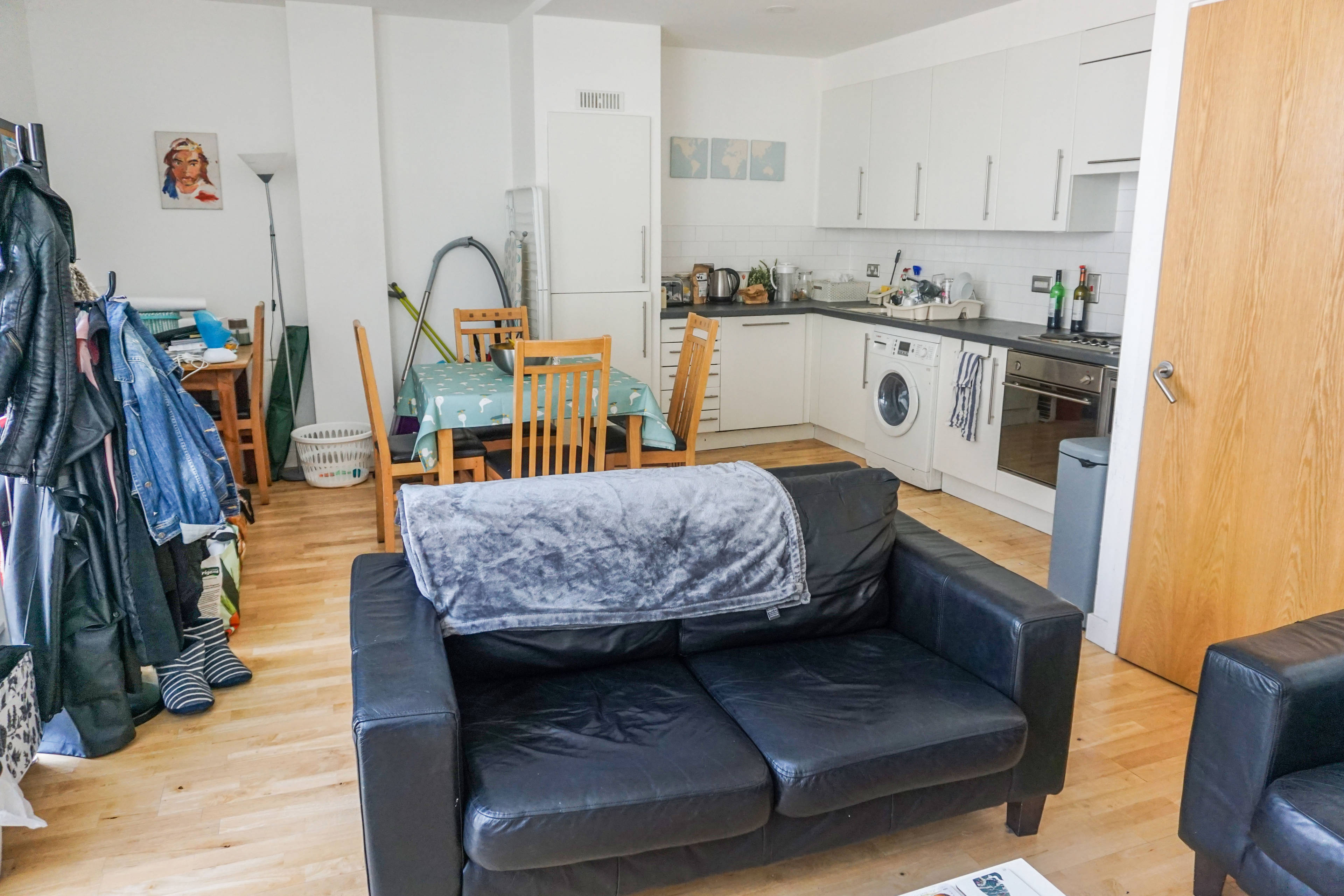 Lounge / Kitchen
