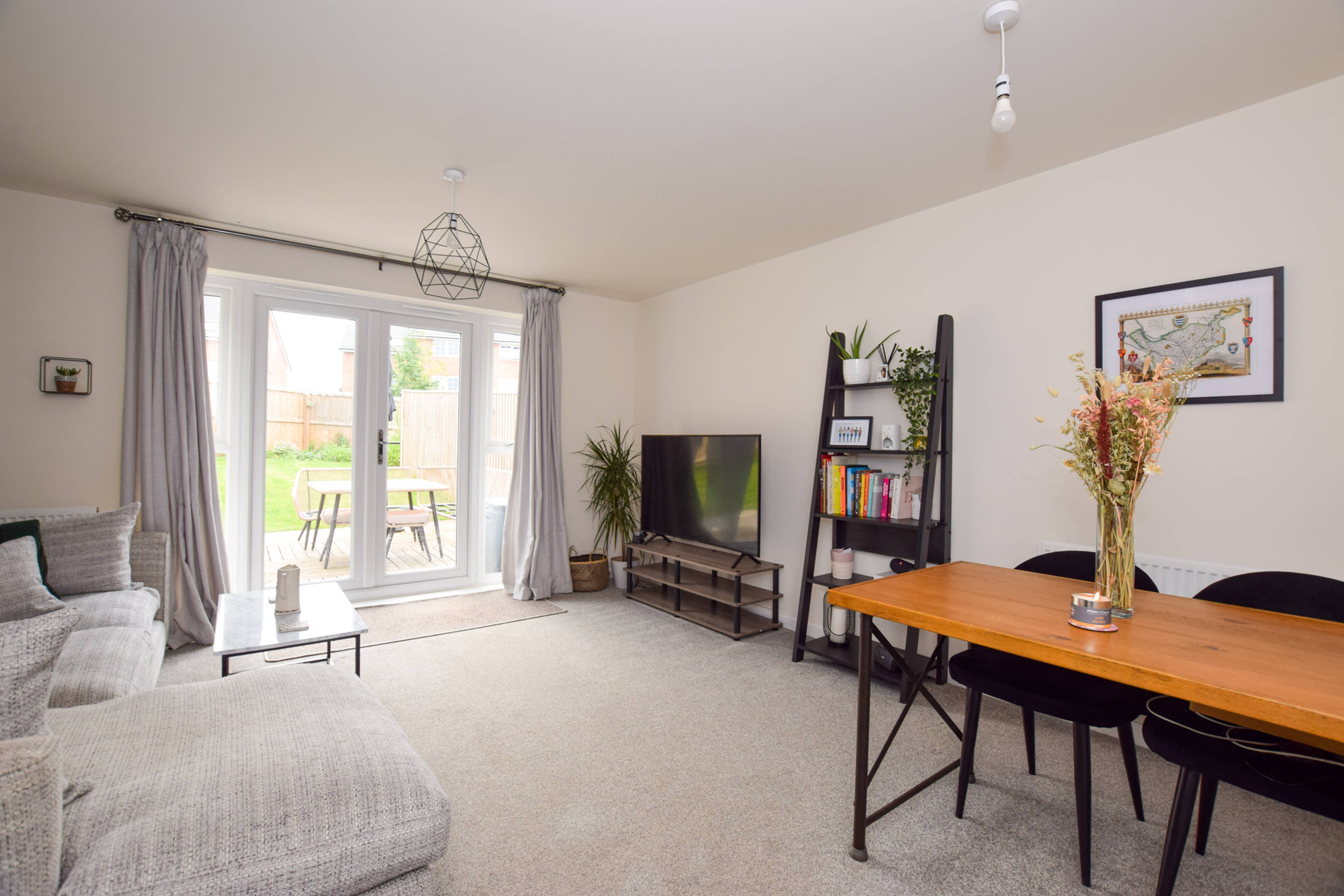 Lounge/Dining Room