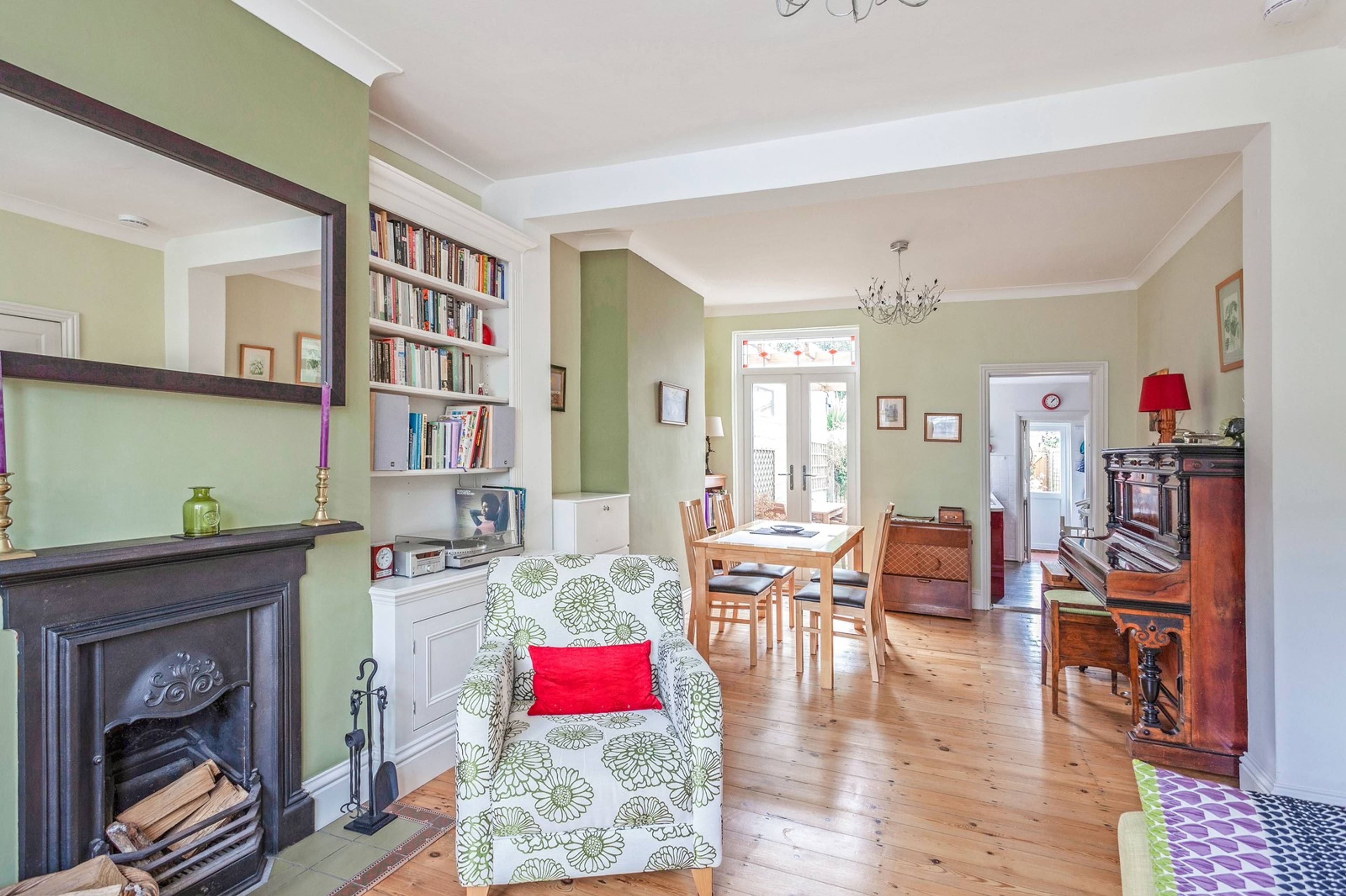 Lounge/Dining Room