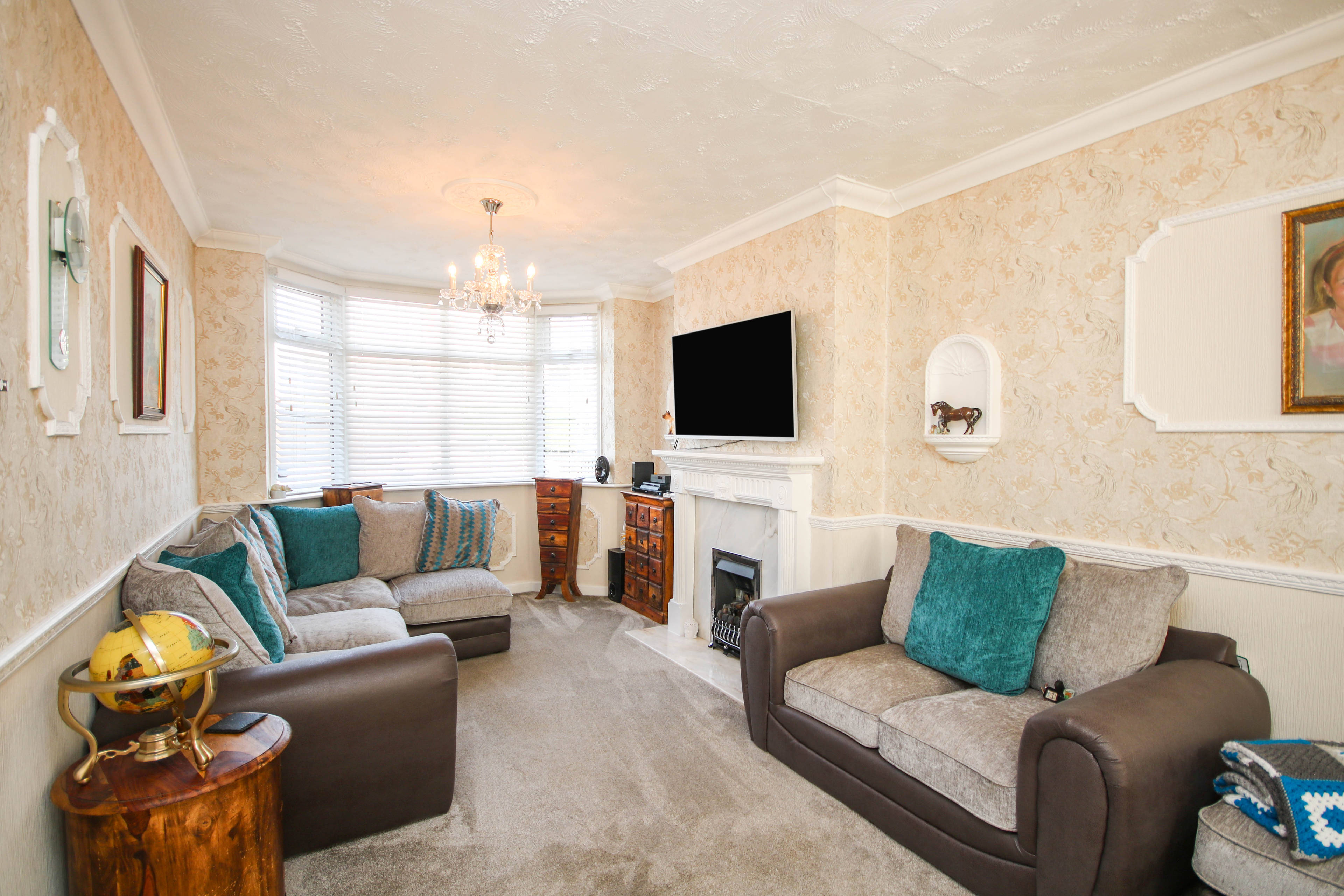 Lounge/Dining Room