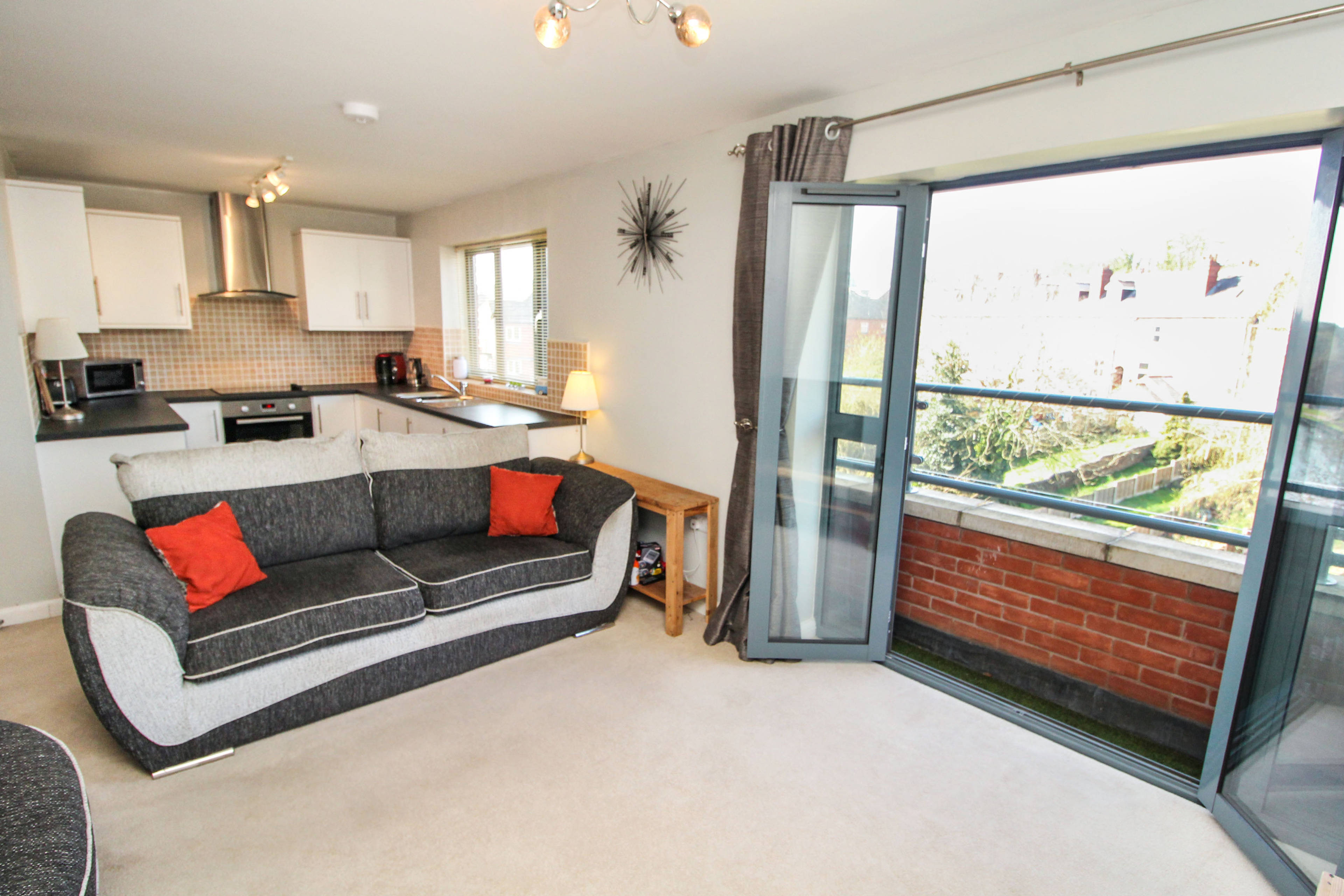 Lounge/Dining Room