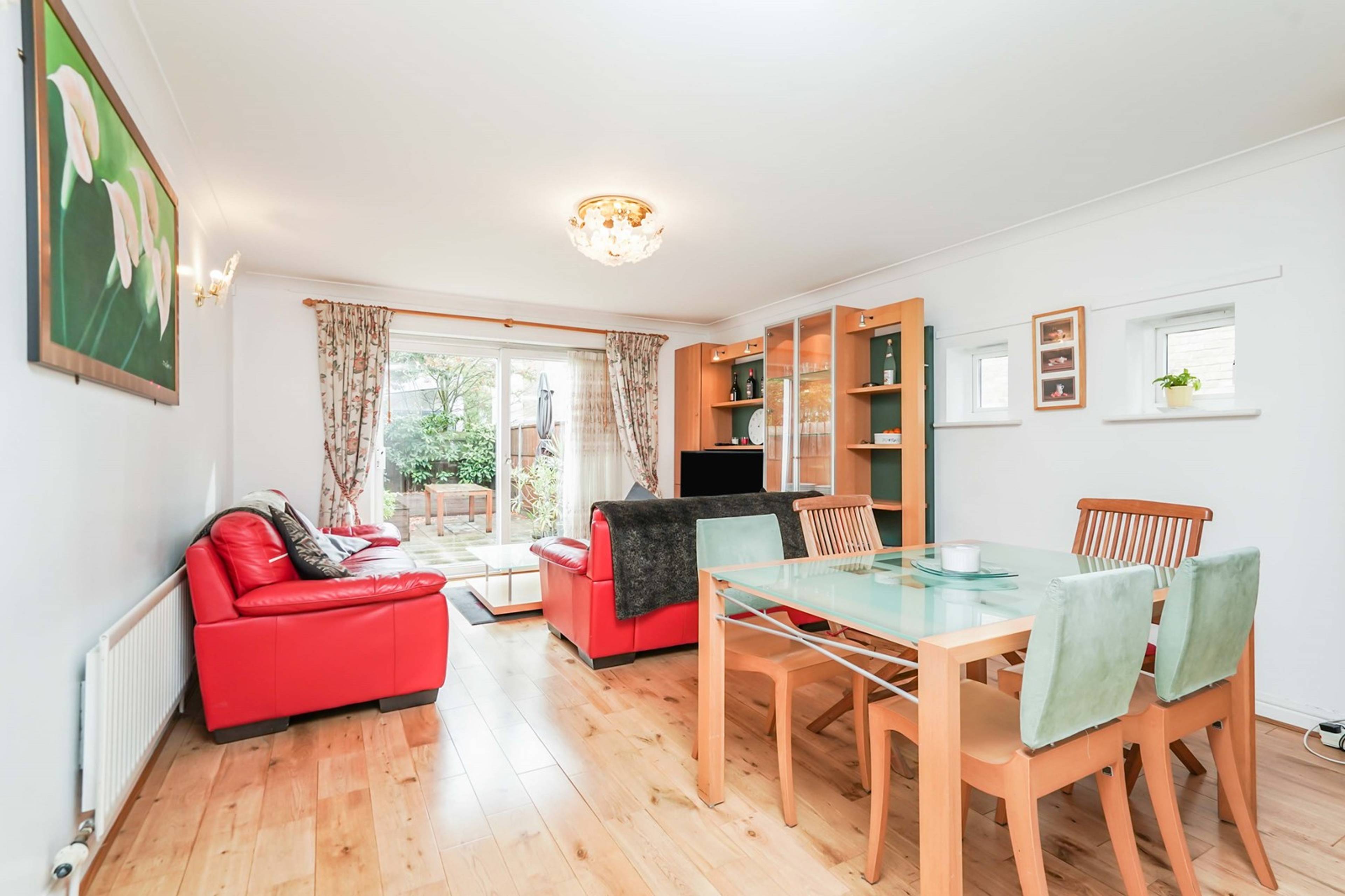 Lounge/Dining Room