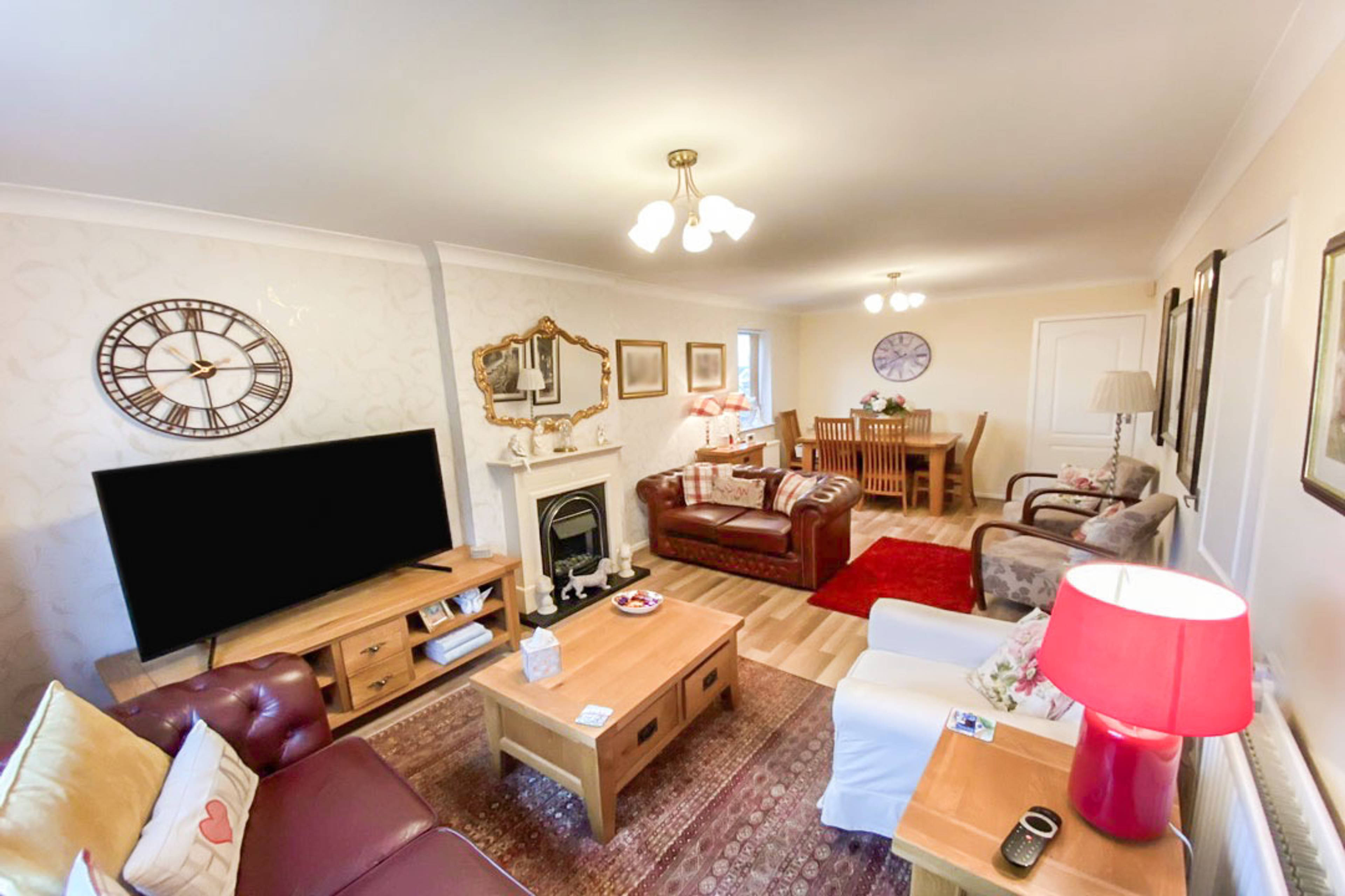 Lounge/Dining Room