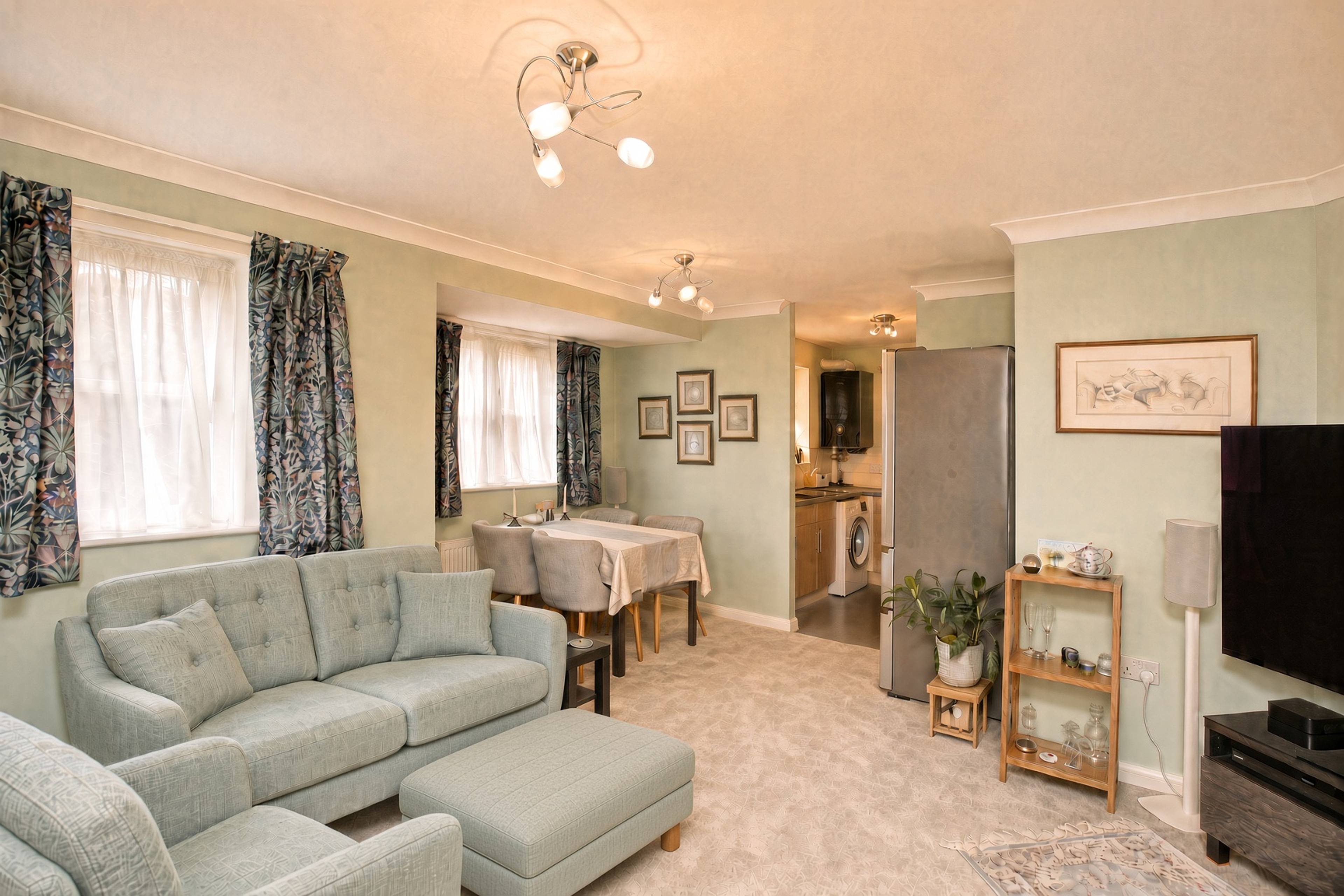 Lounge/Dining Room