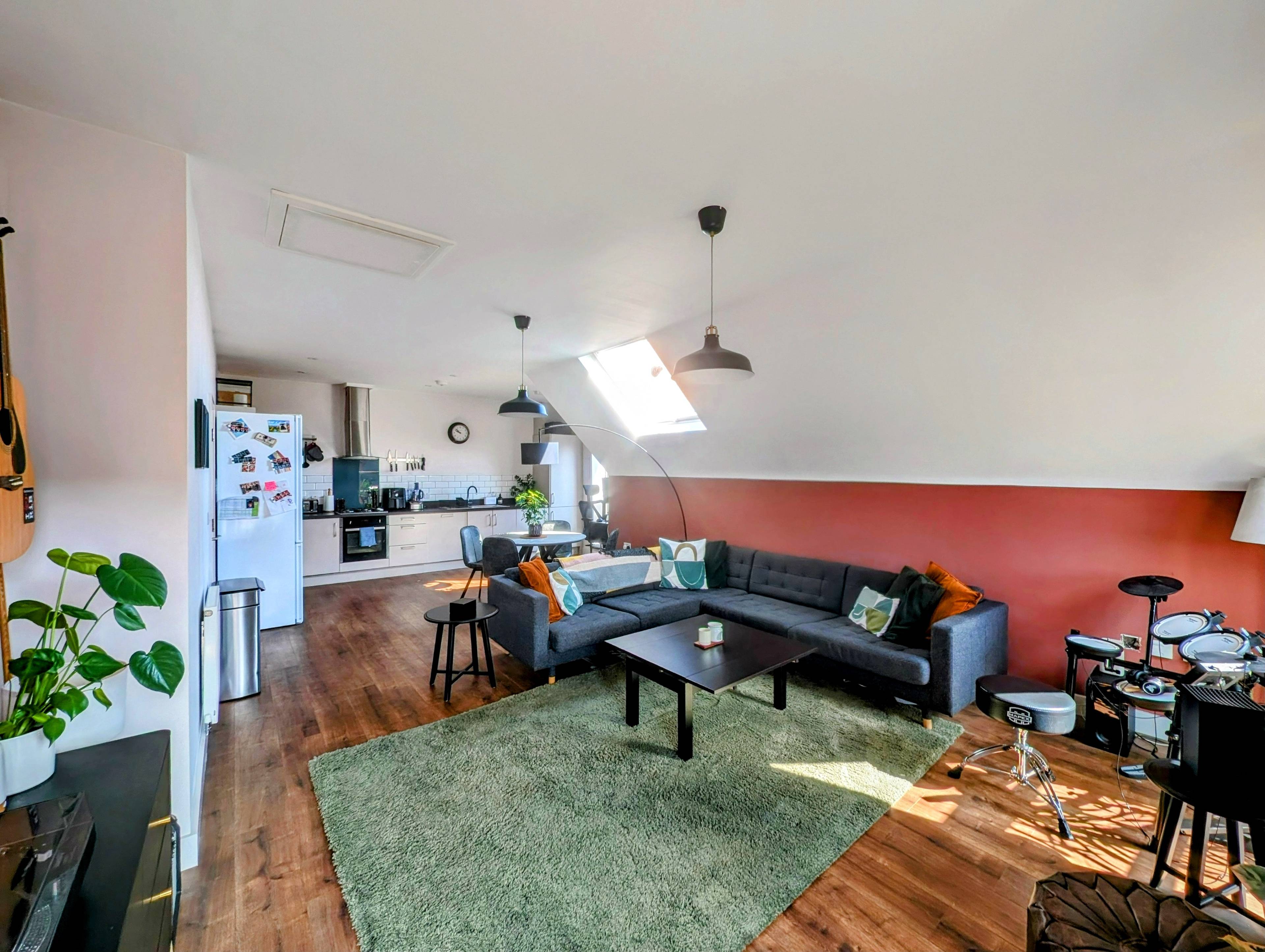Lounge / Kitchen