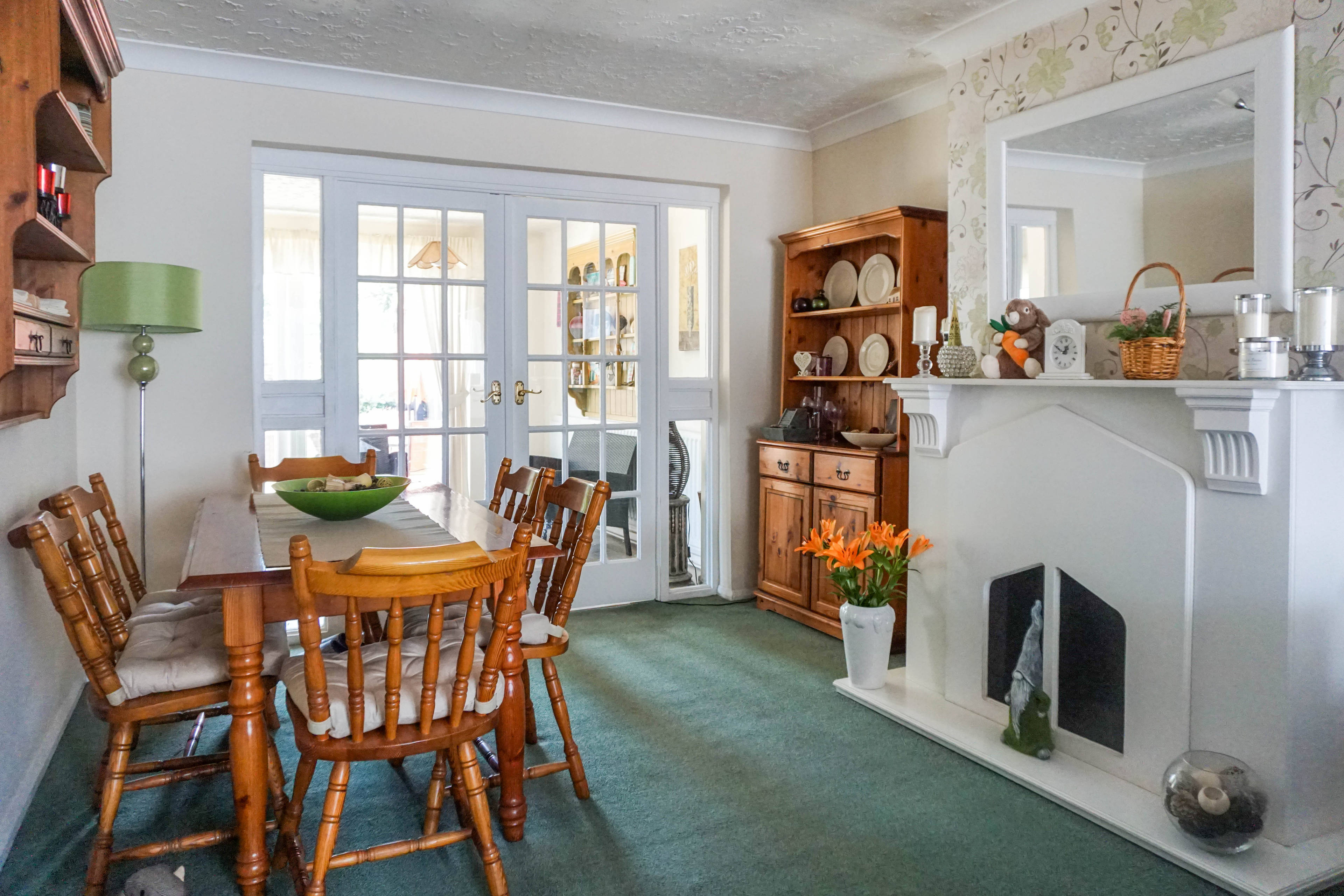 Lounge/Dining Room
