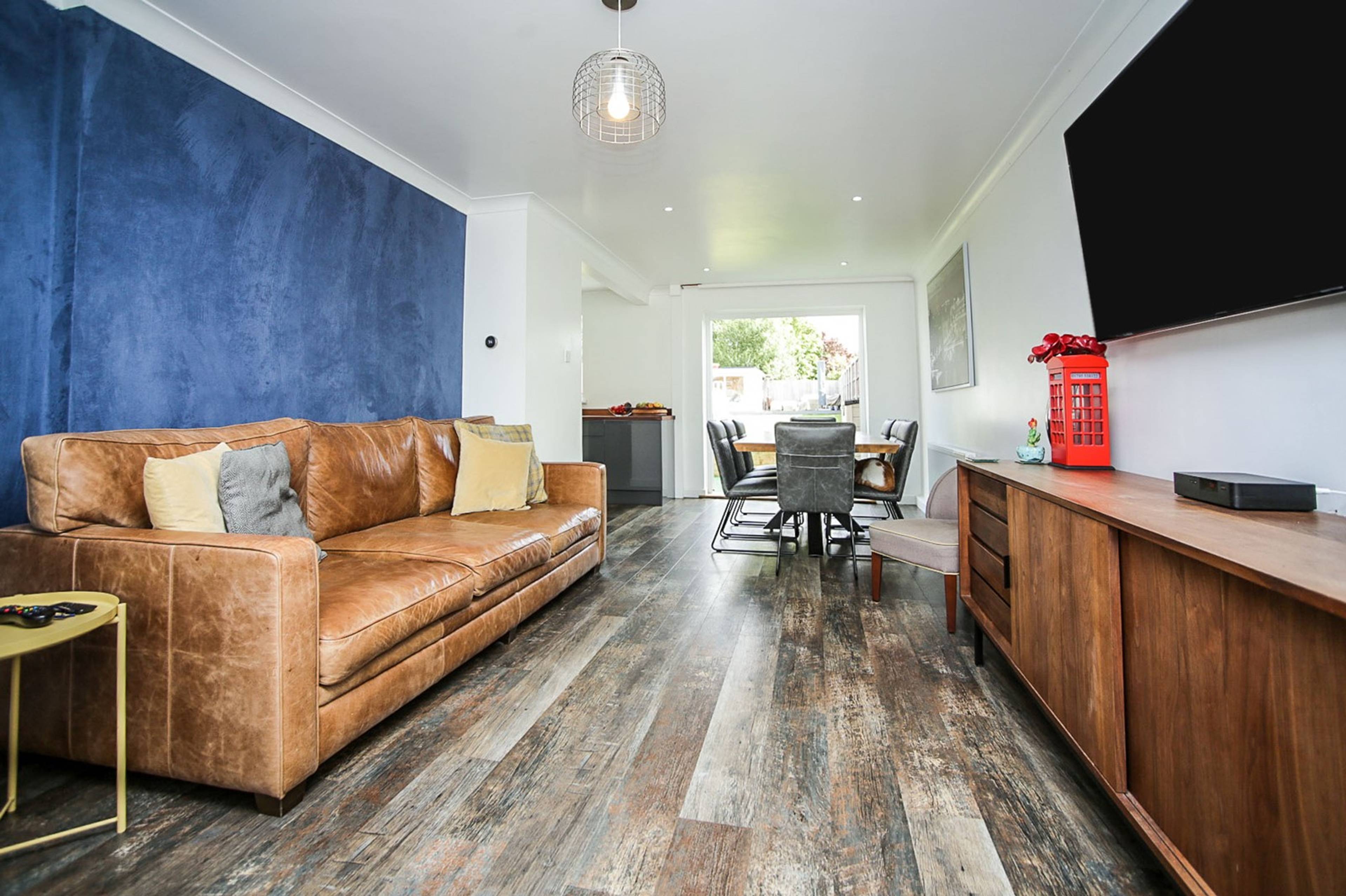 Lounge/Dining Room