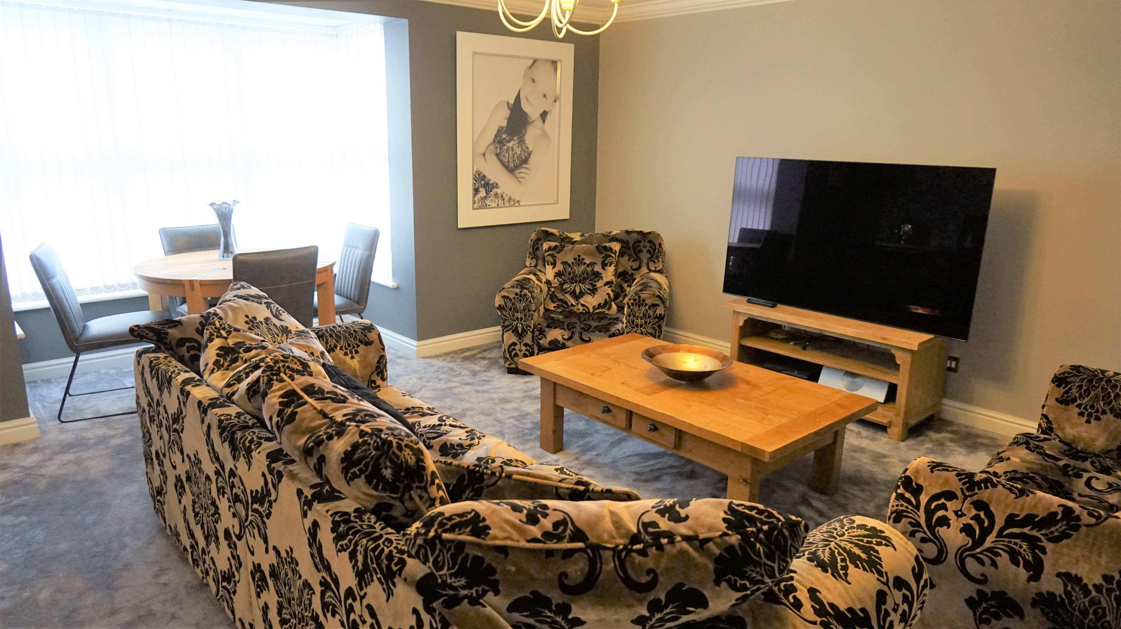 Lounge/Dining Room