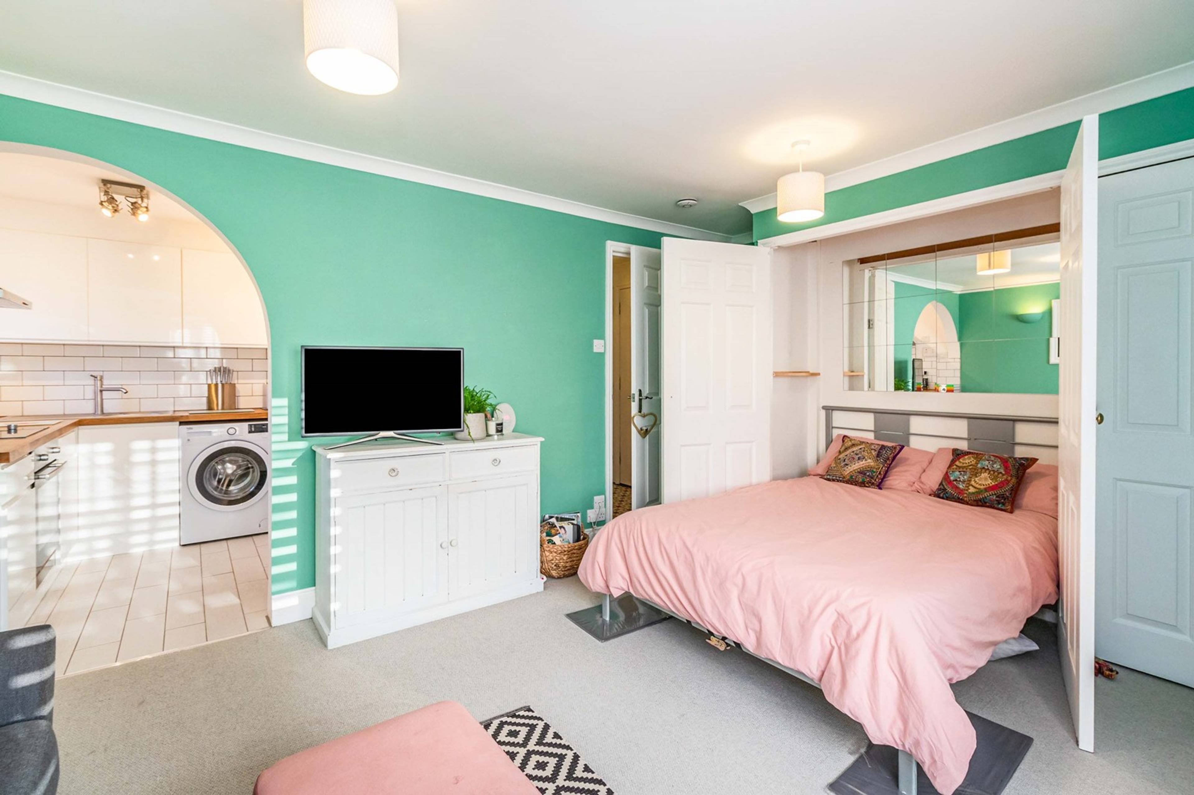 Living Room/Bedroom