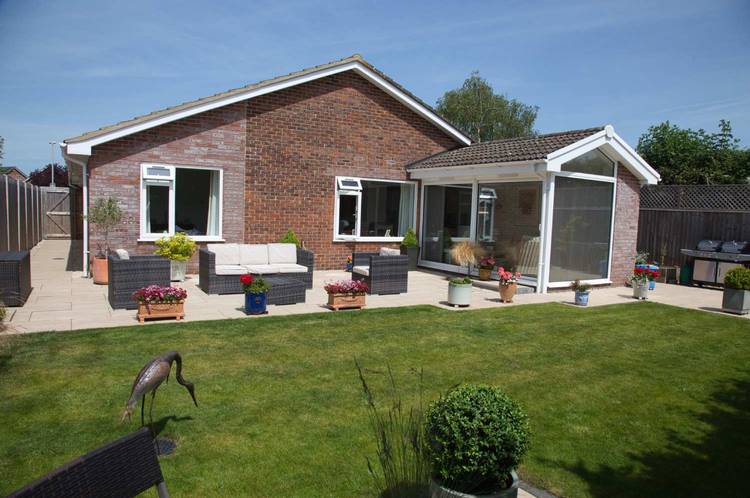 4 bedroom detached bungalow