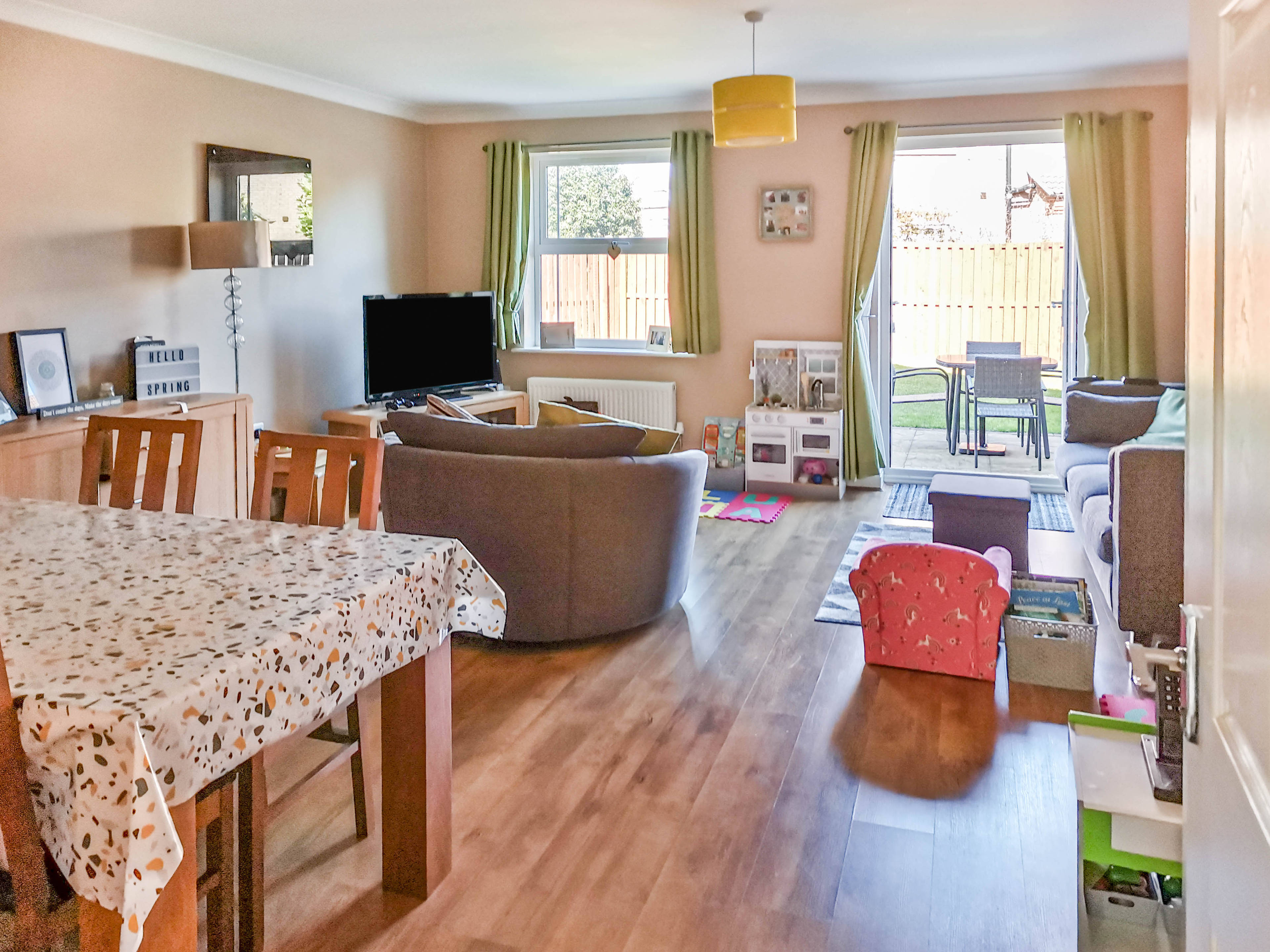 Lounge/Dining Room