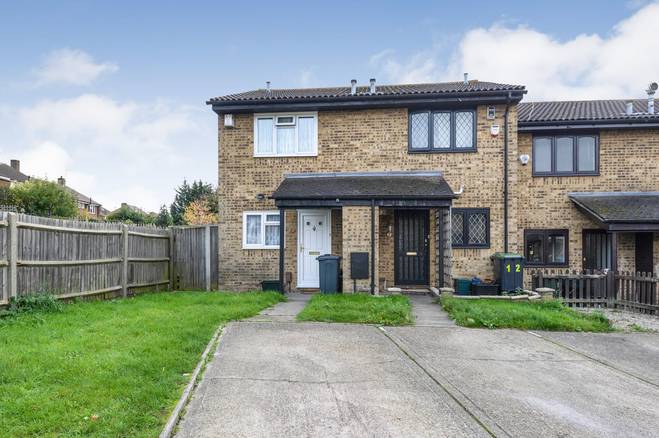 2 bedroom end of terrace house for sale in Wren Close, Orpington, BR5 3NU
