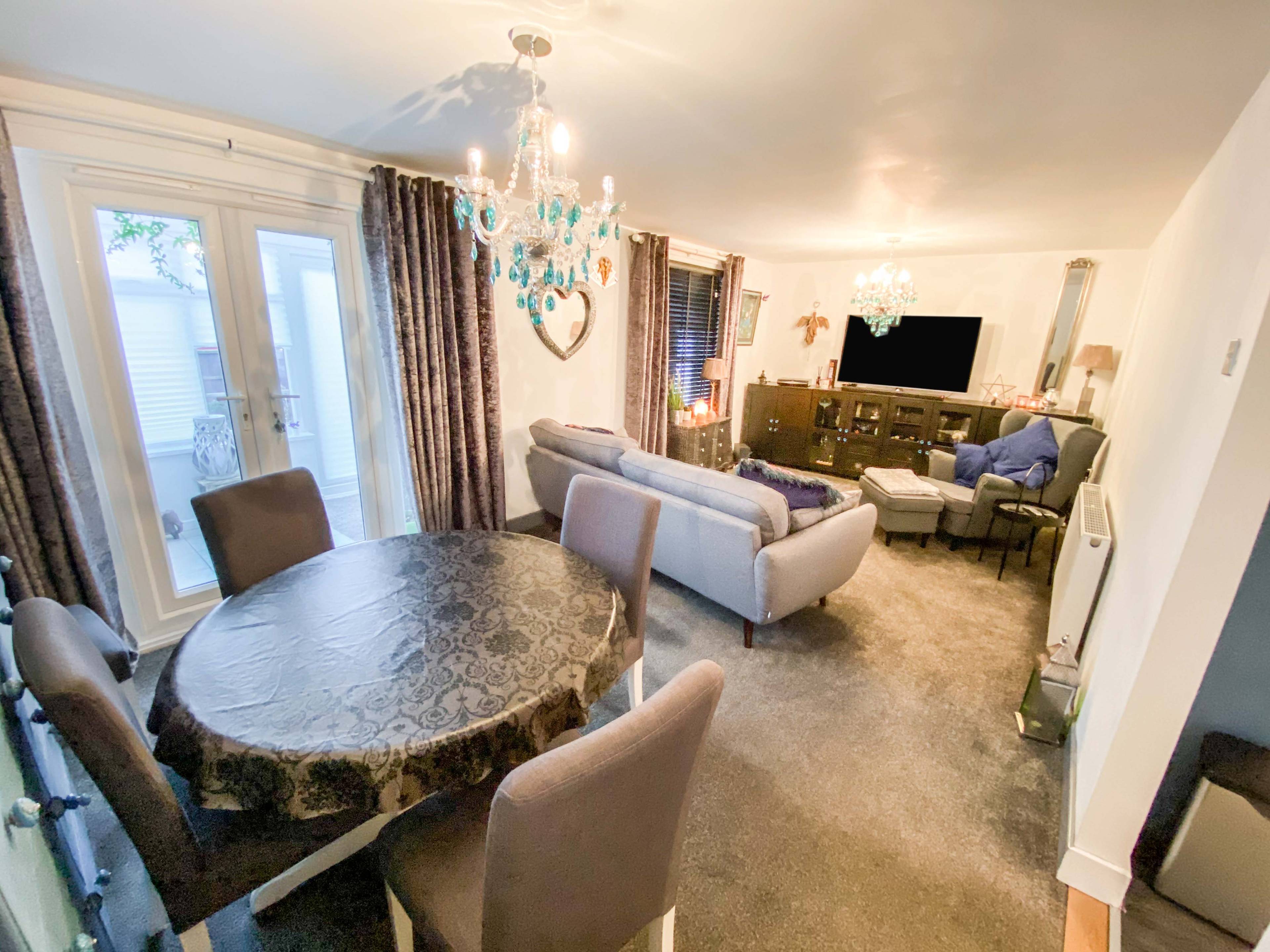 Lounge/Dining Room