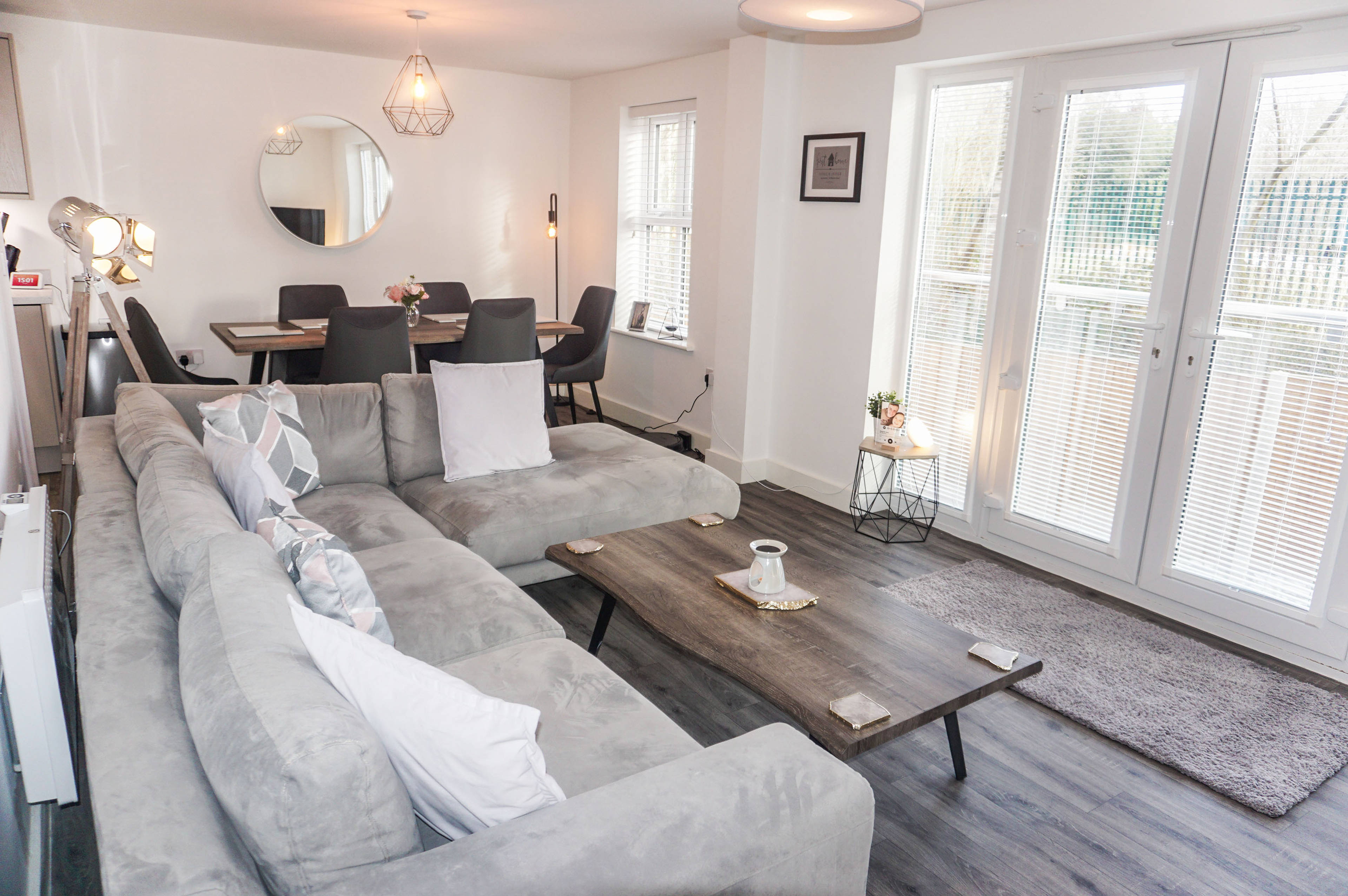 Lounge/Dining Room