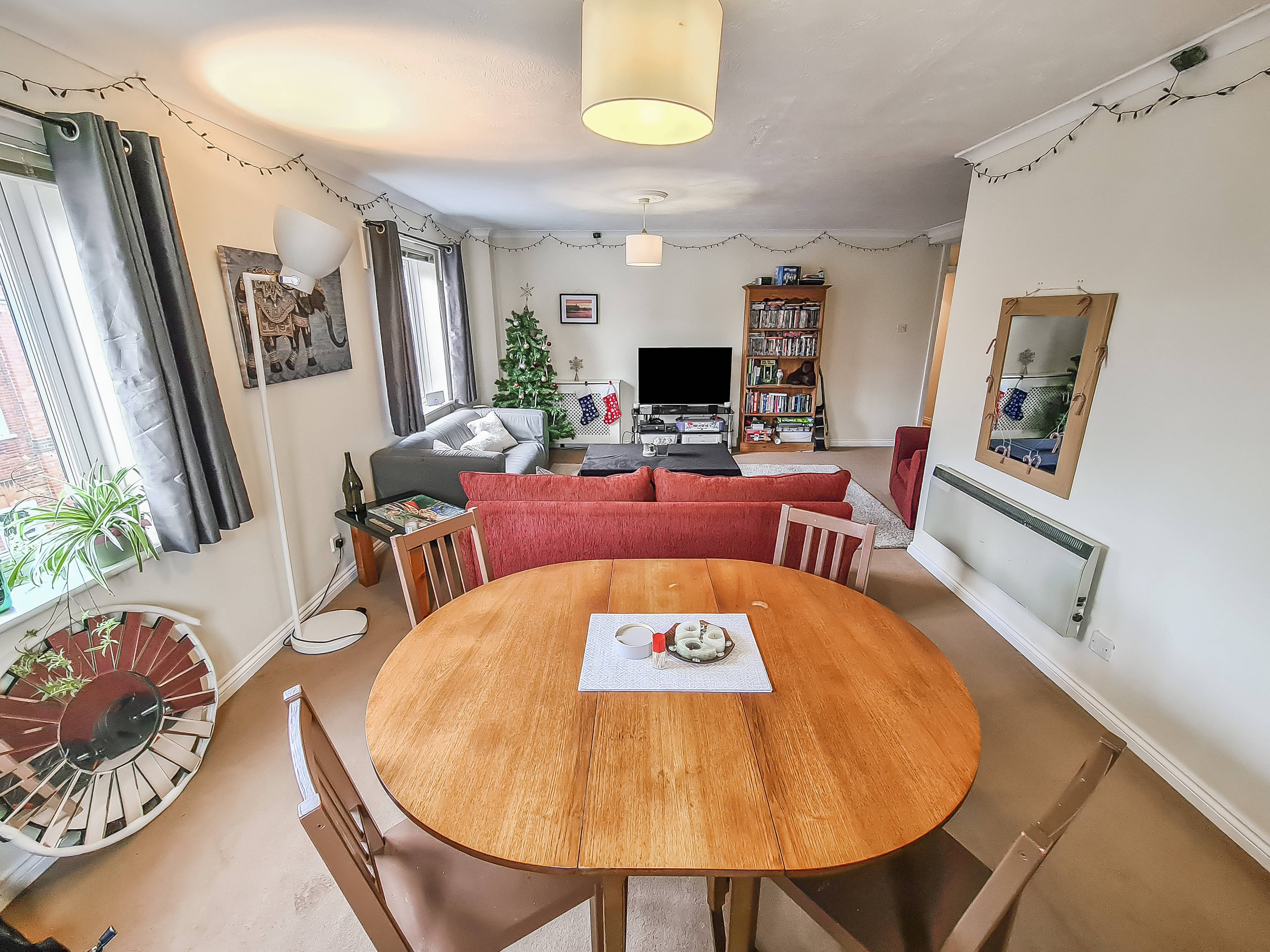 Lounge/Dining Room